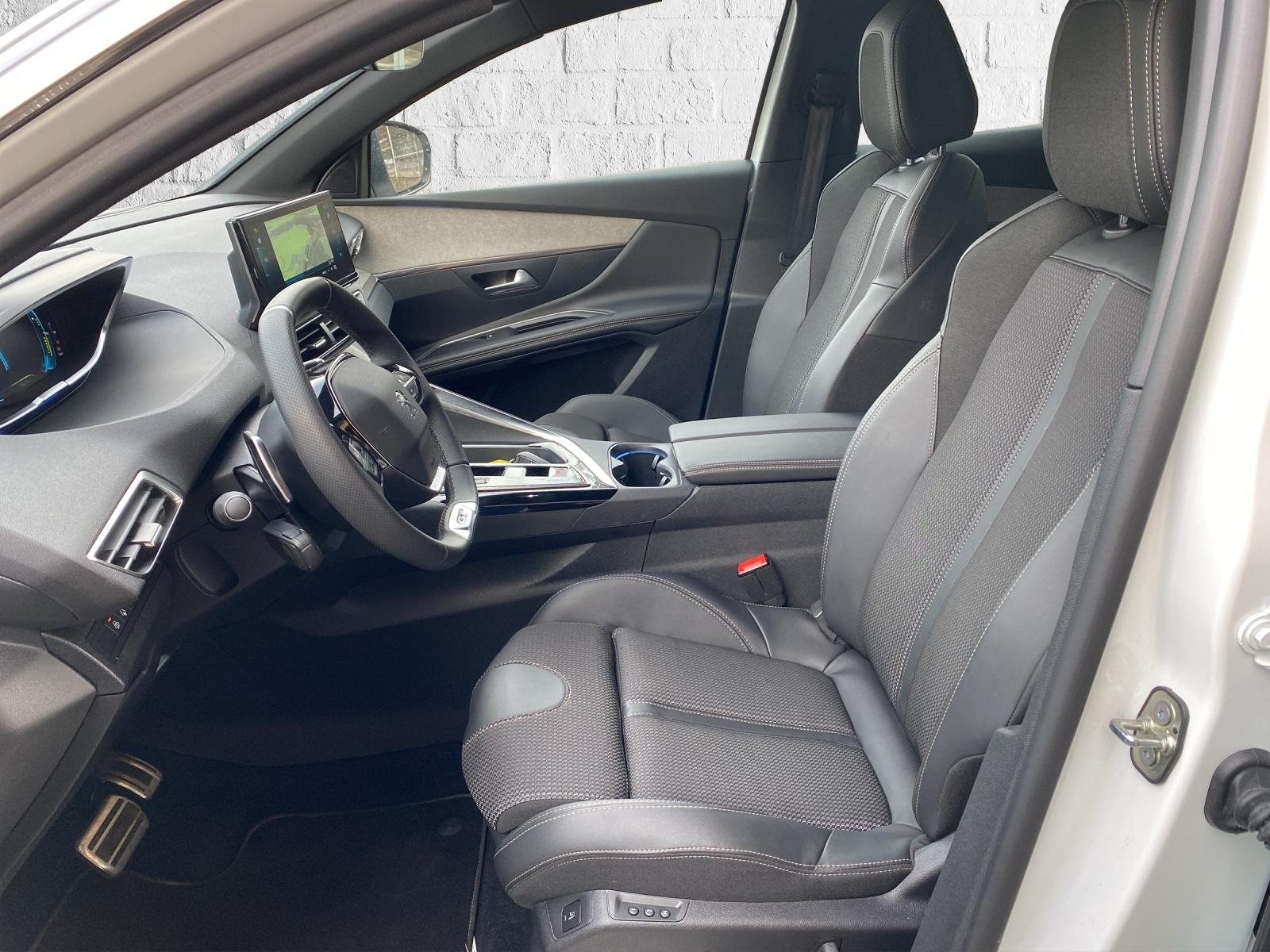 PEUGEOT 3008 1.6 Plug-in Hybrid GT-image-8