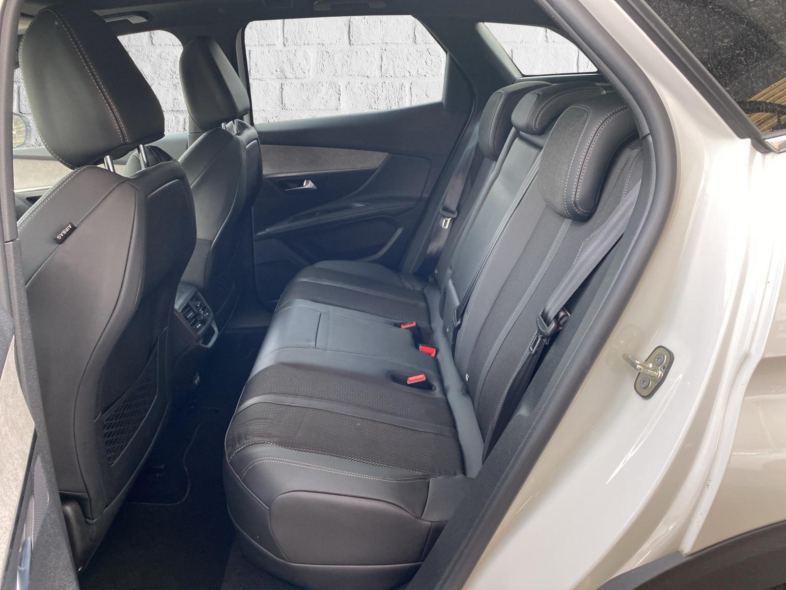 PEUGEOT 3008 1.6 Plug-in Hybrid GT-image-9