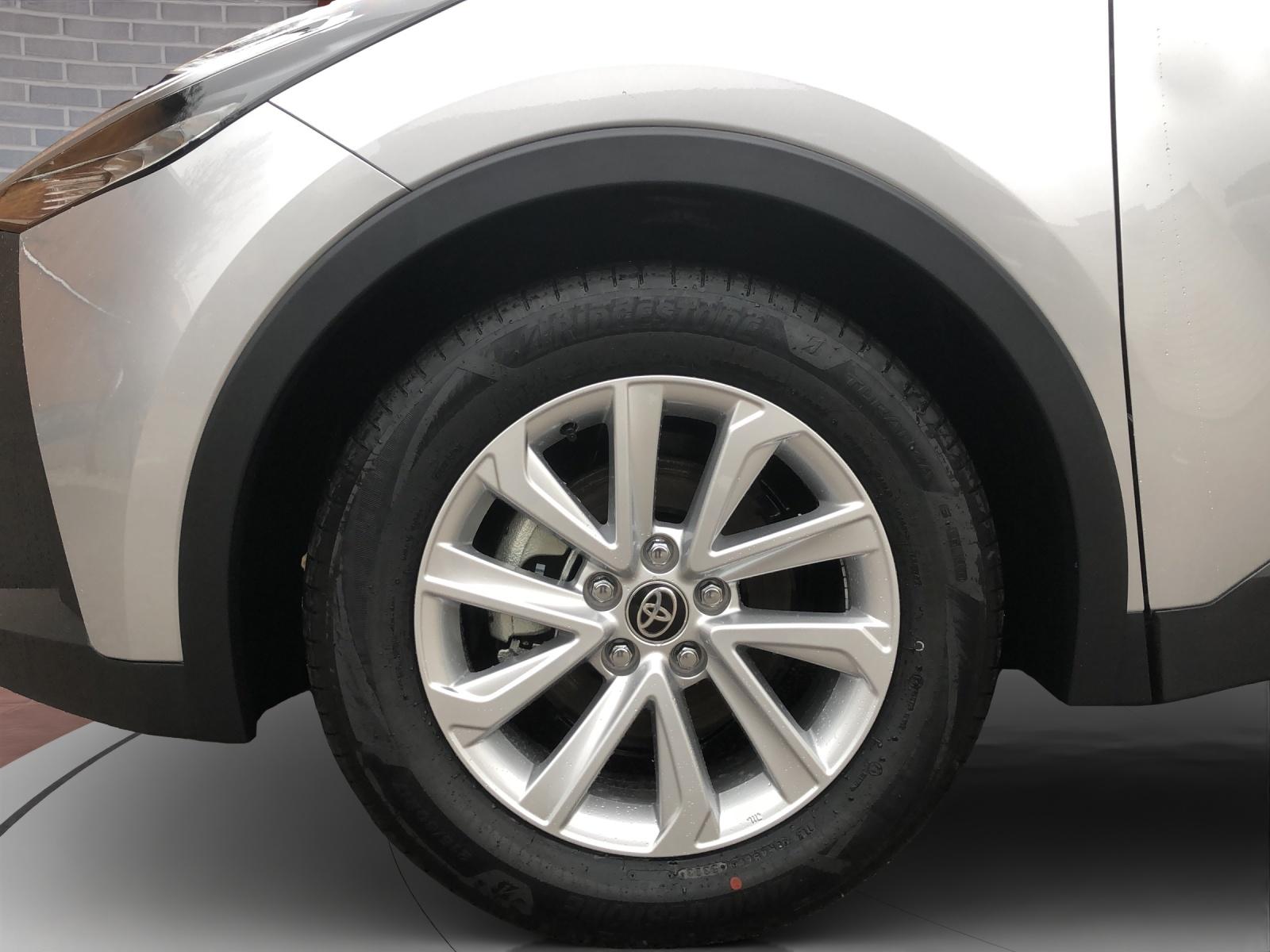 TOYOTA C-HR 1.8 HEV Comfort-image-8