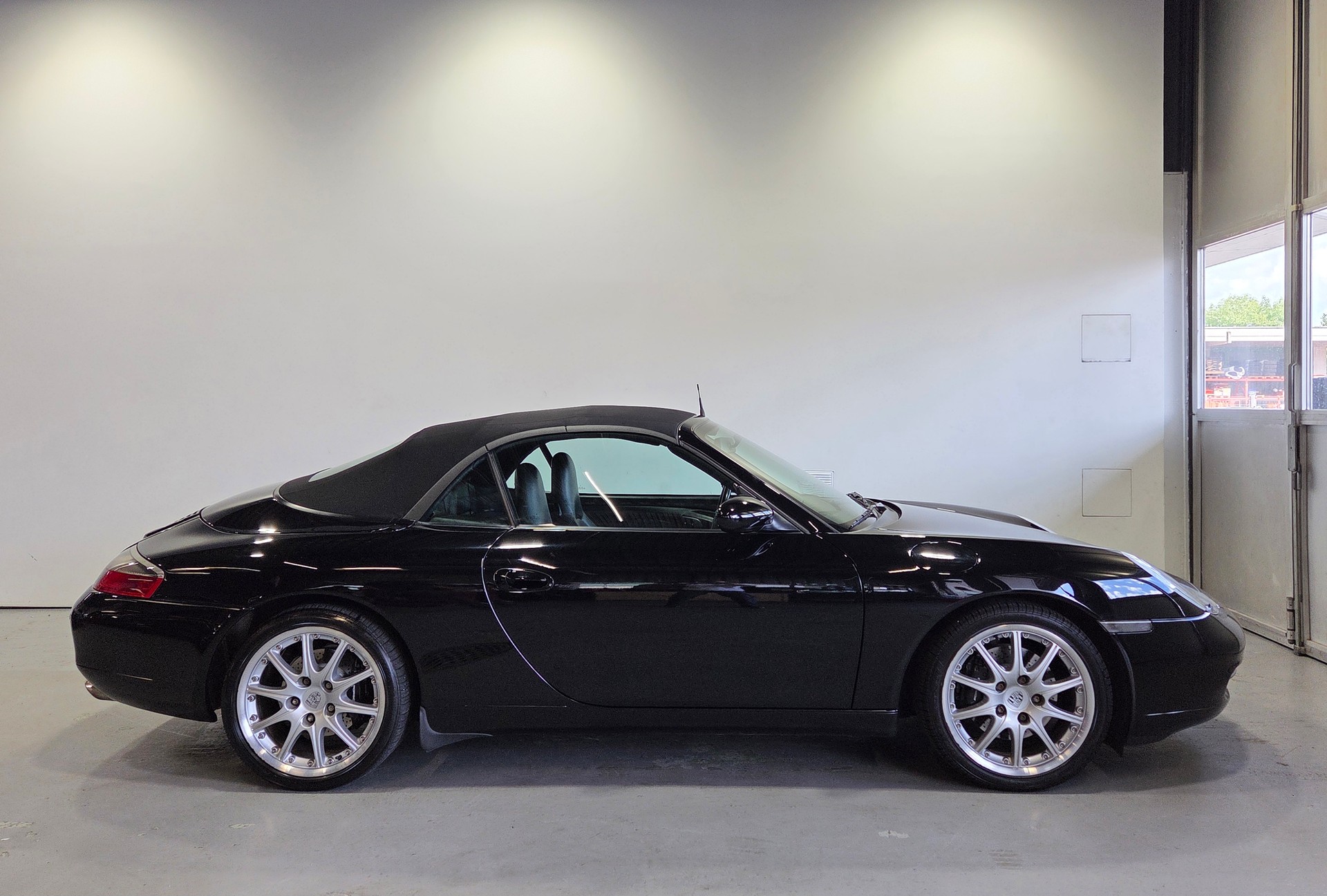 PORSCHE Carrera Cabrio-image-17