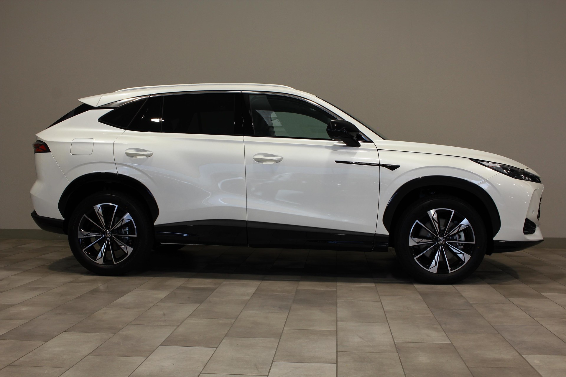 MG HS 1.5 Hybrid Luxury-image-5