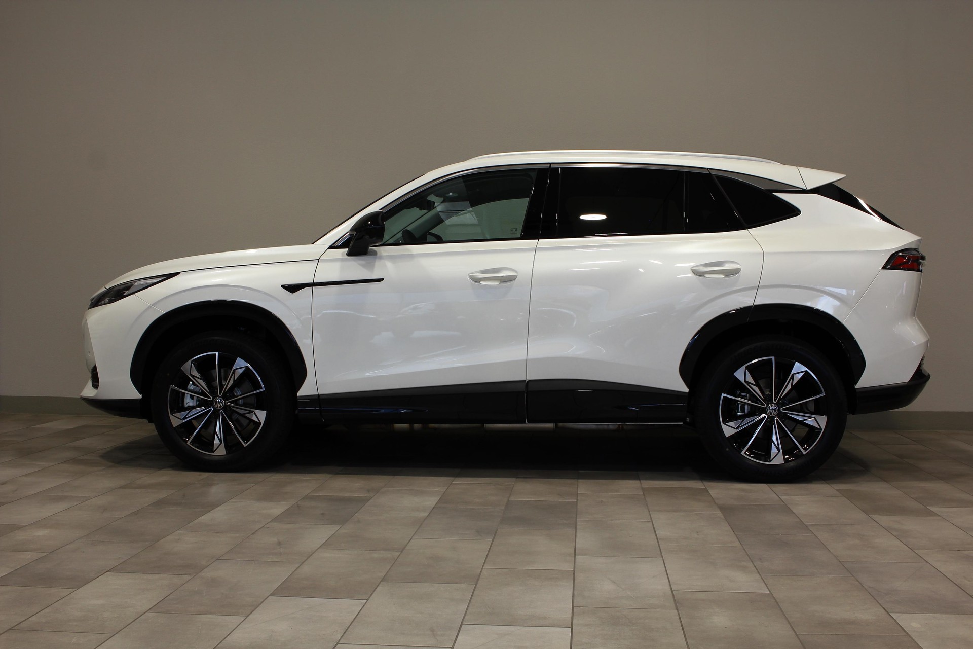 MG HS 1.5 Hybrid Luxury-image-2