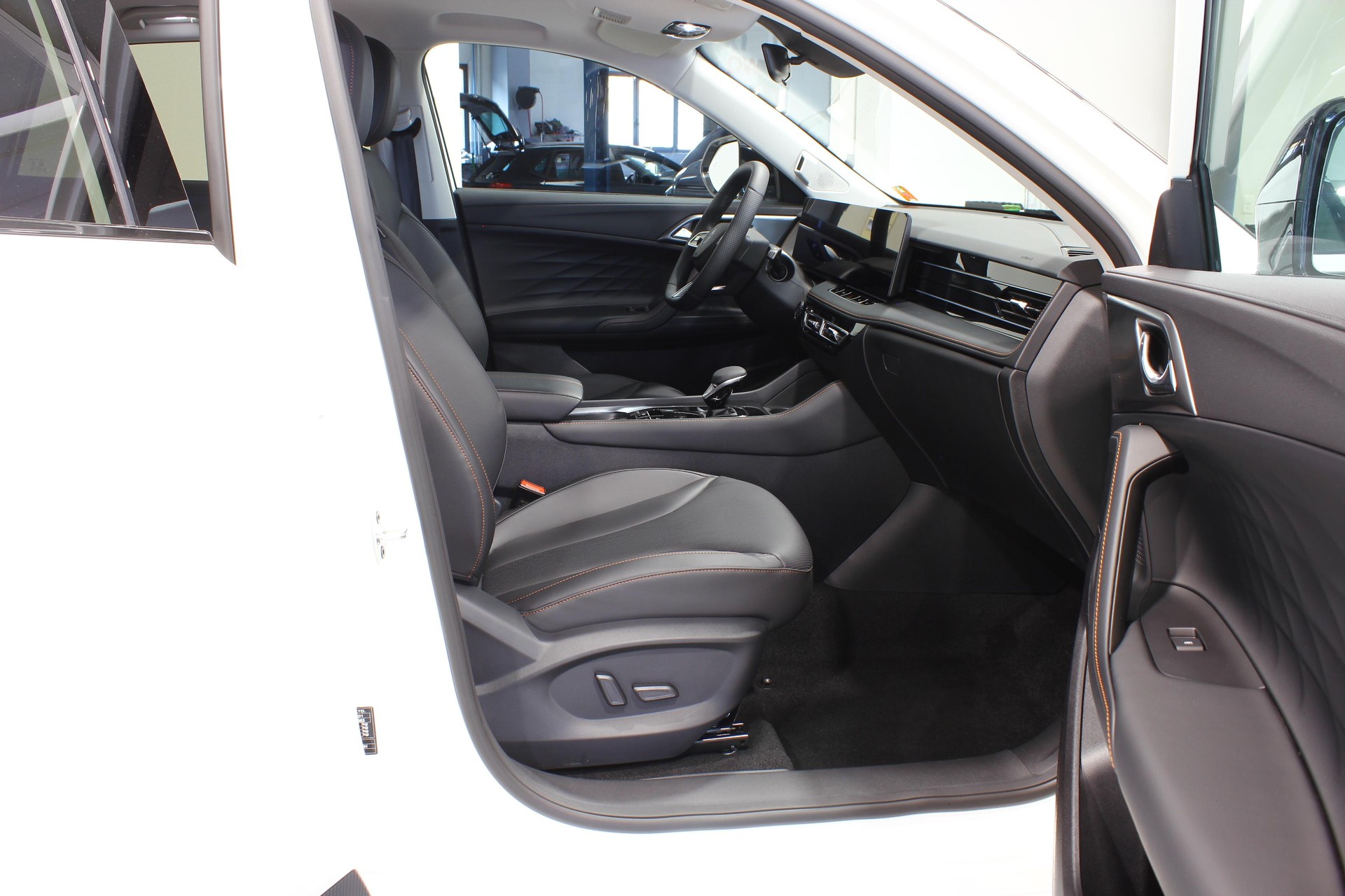 MG HS 1.5 Hybrid Luxury-image-11
