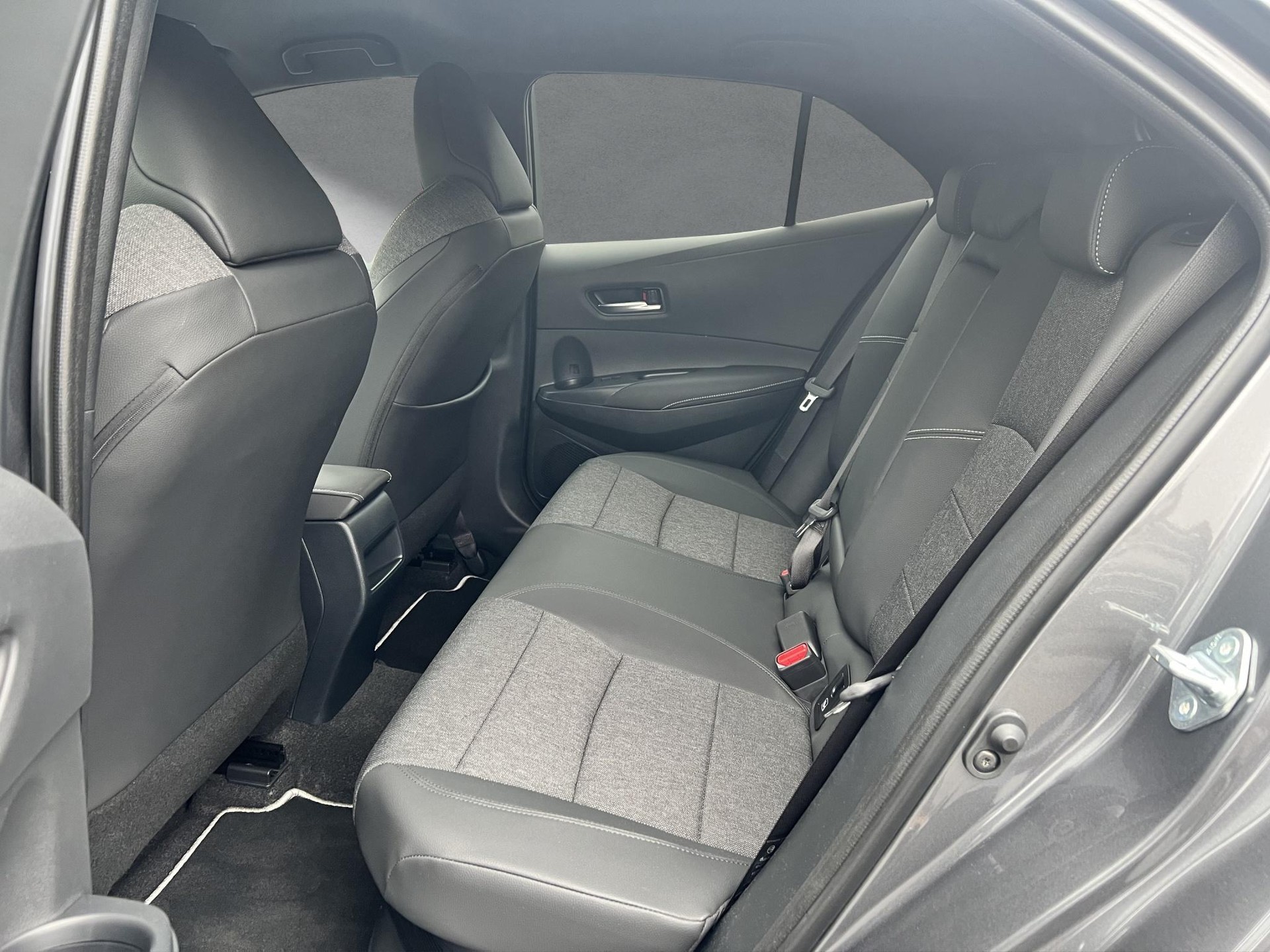 TOYOTA Corolla 2.0 HSD Trend-image-9