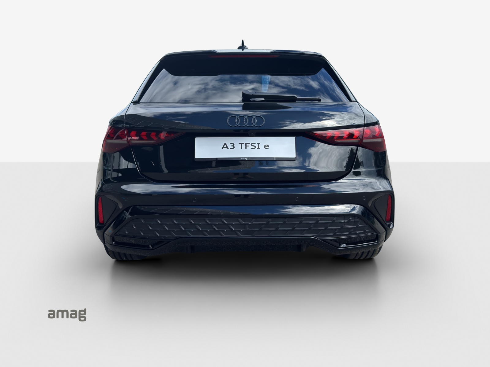 AUDI A3 Sportback TFSI e 200 kW S line Attraction S tronic-image-3
