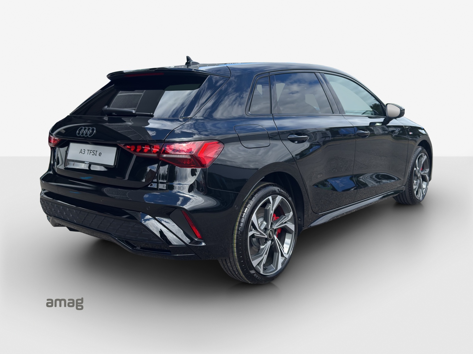 AUDI A3 Sportback TFSI e 200 kW S line Attraction S tronic-image-4