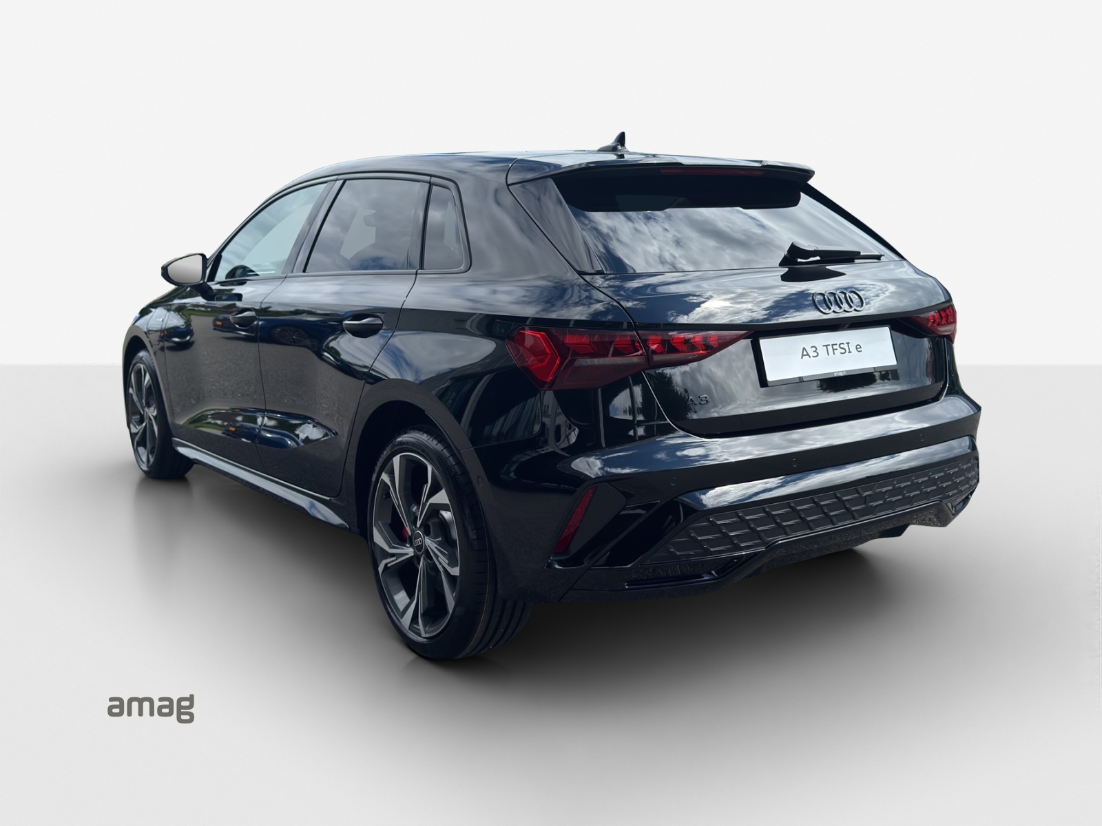 AUDI A3 Sportback TFSI e 200 kW S line Attraction S tronic-image-2