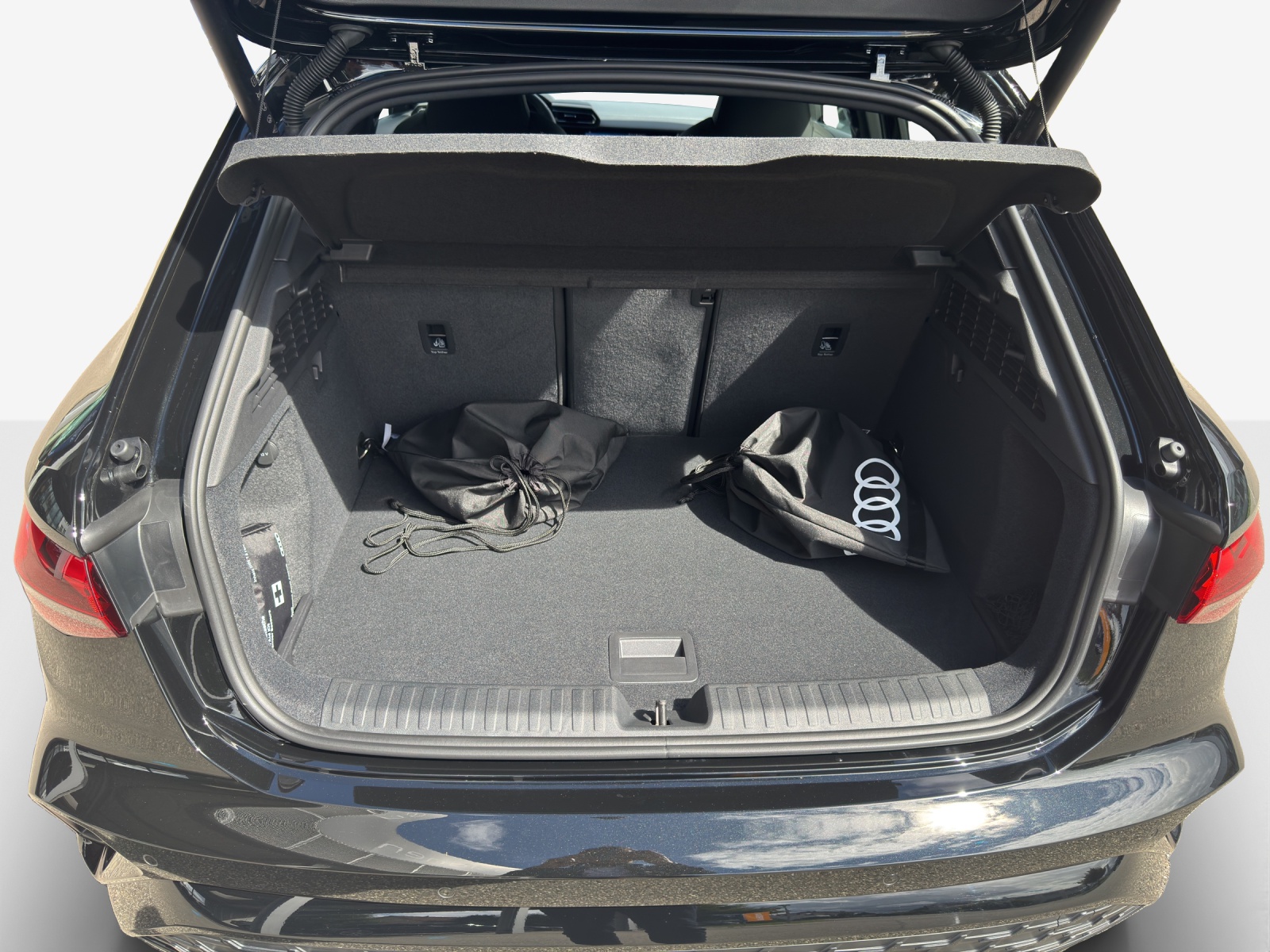 AUDI A3 Sportback TFSI e 200 kW S line Attraction S tronic-image-12