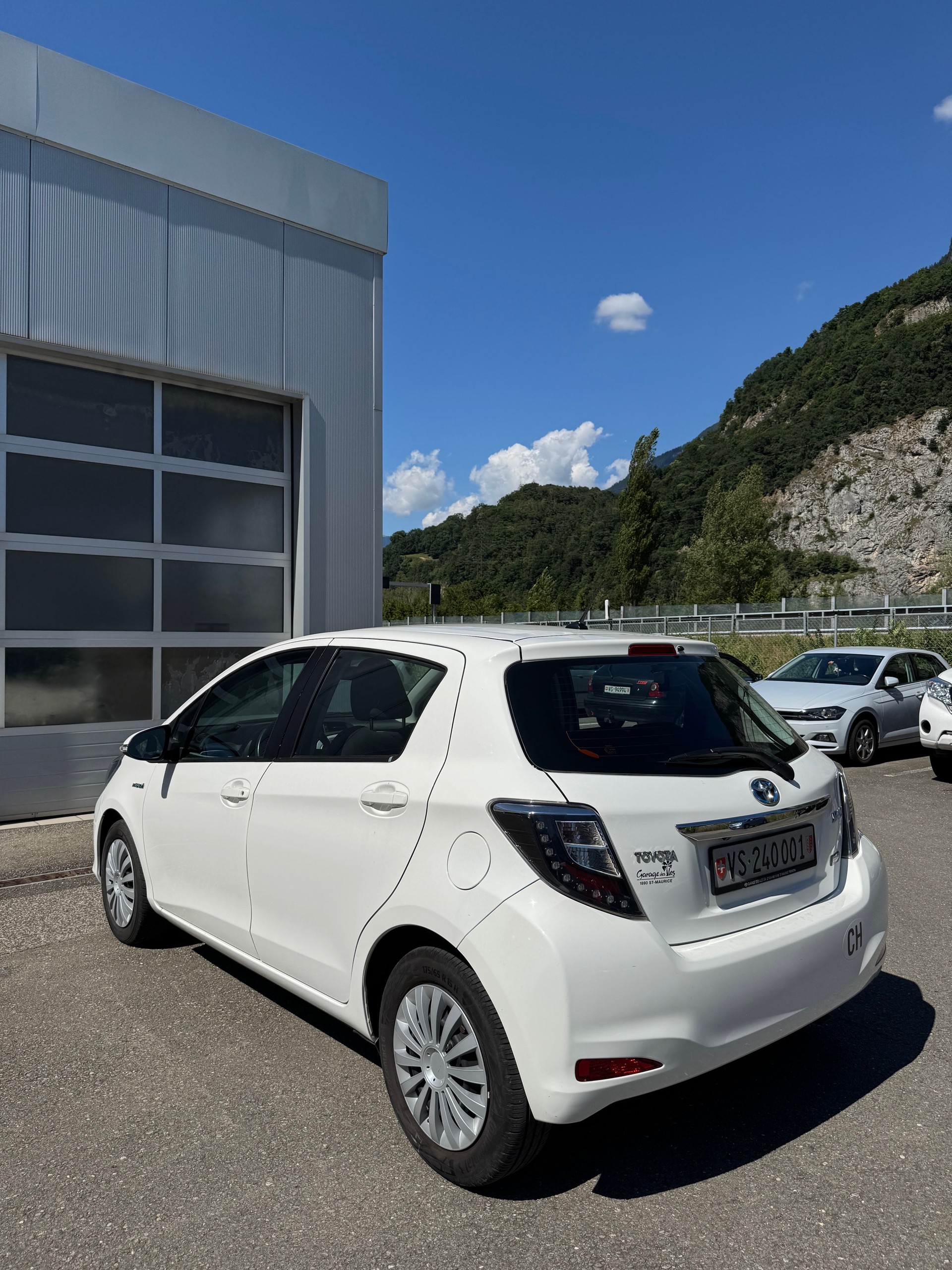 TOYOTA Yaris 1.5 VVT-i Hybrid Luna CVT-image-2
