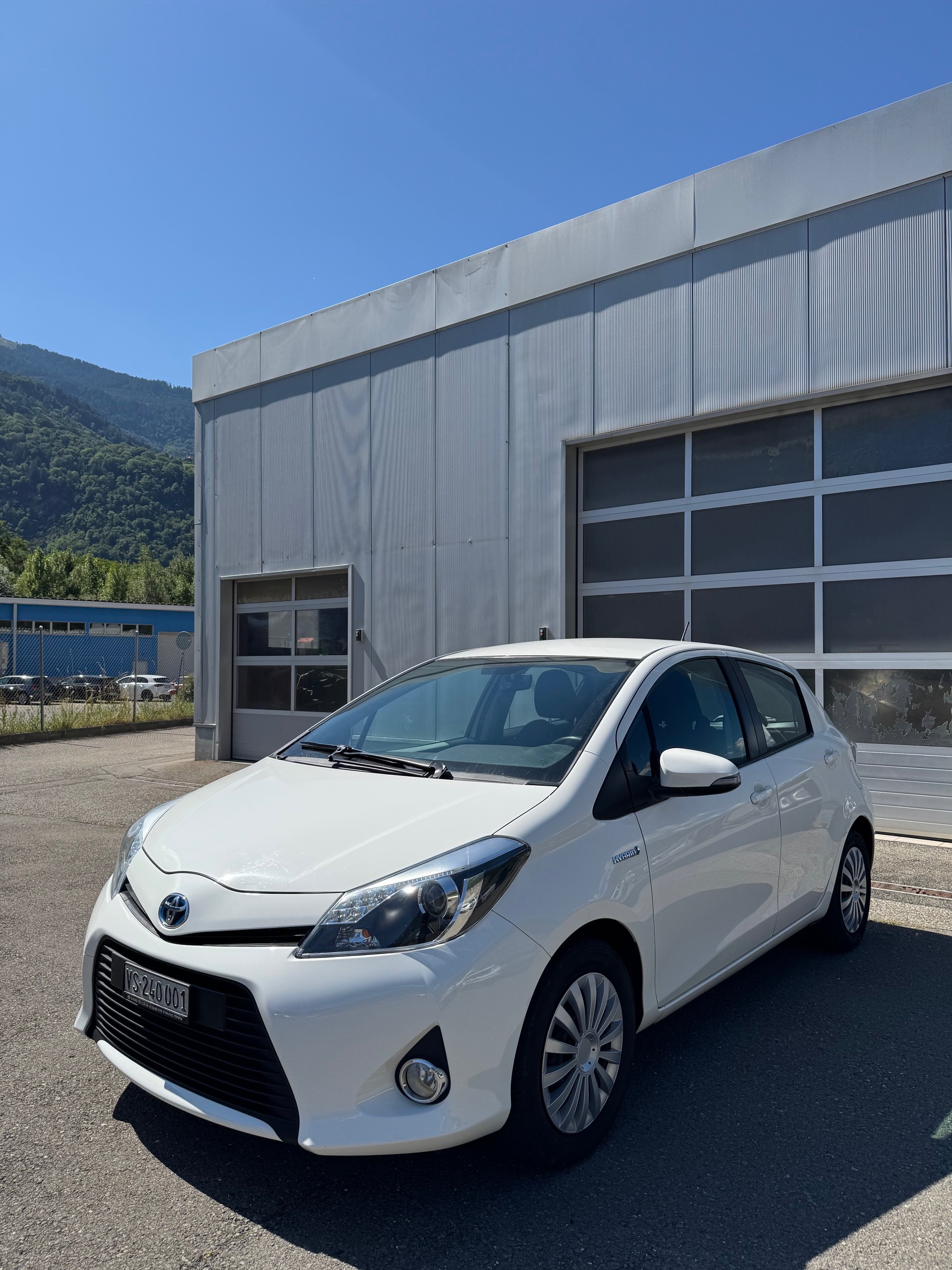 TOYOTA Yaris 1.5 VVT-i Hybrid Luna CVT-image-1