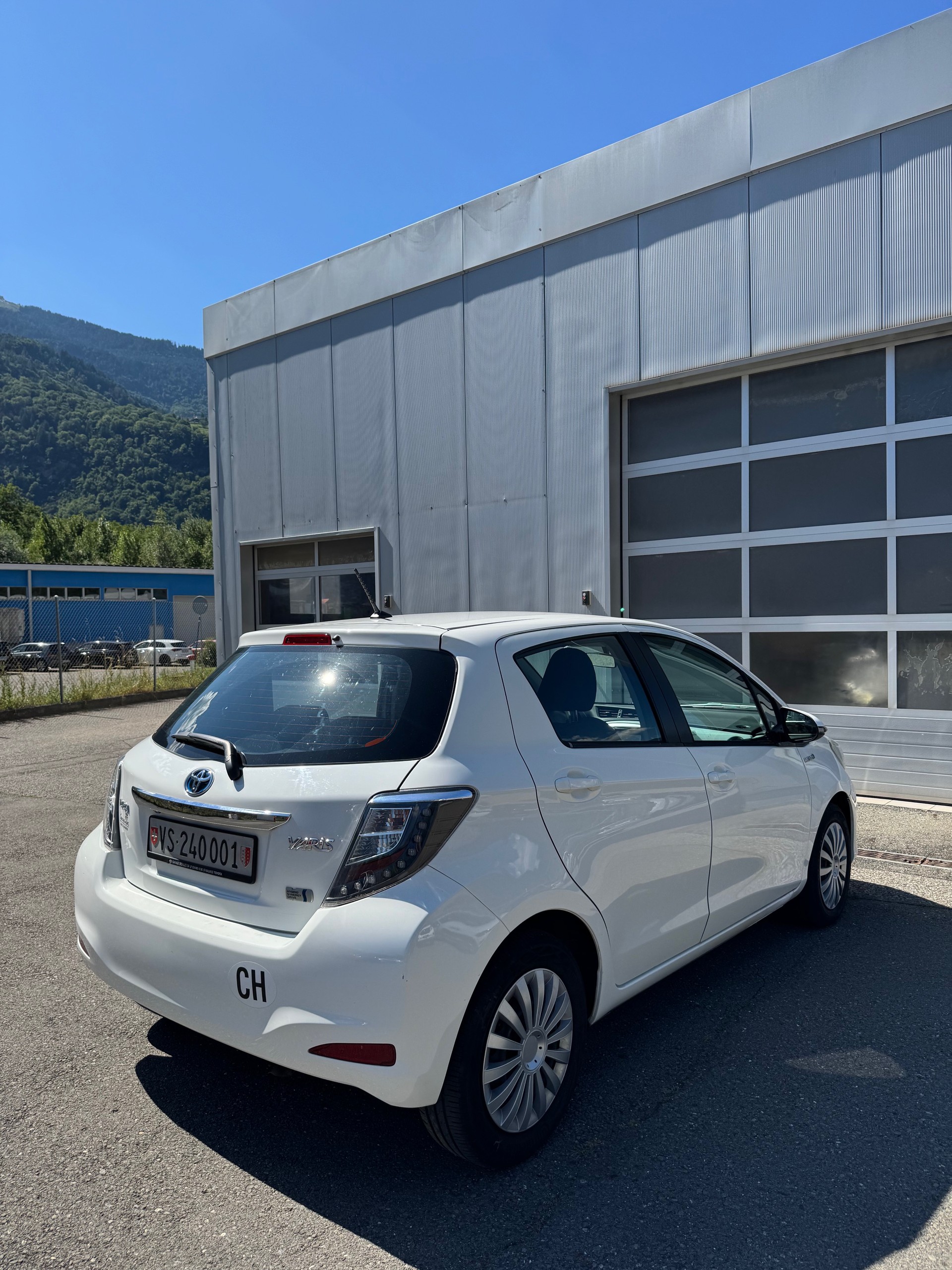 TOYOTA Yaris 1.5 VVT-i Hybrid Luna CVT-image-3