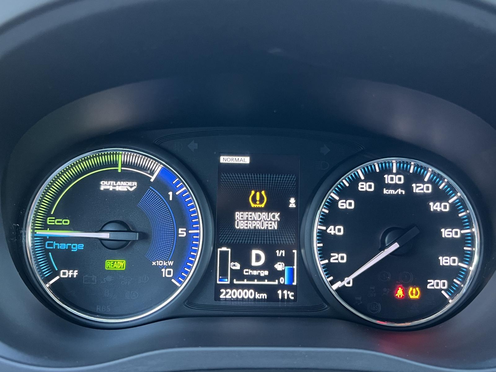 MITSUBISHI Outlander 2.4 PHEV Diamond 4WD Automatic-image-10