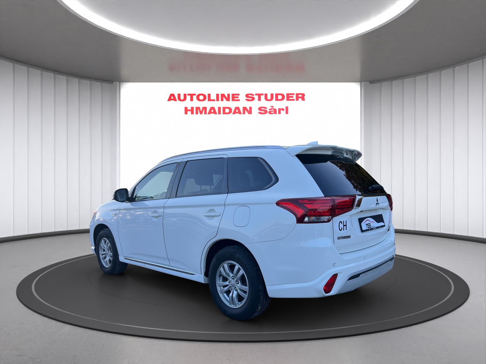 MITSUBISHI Outlander 2.4 PHEV Diamond 4WD Automatic-image-1