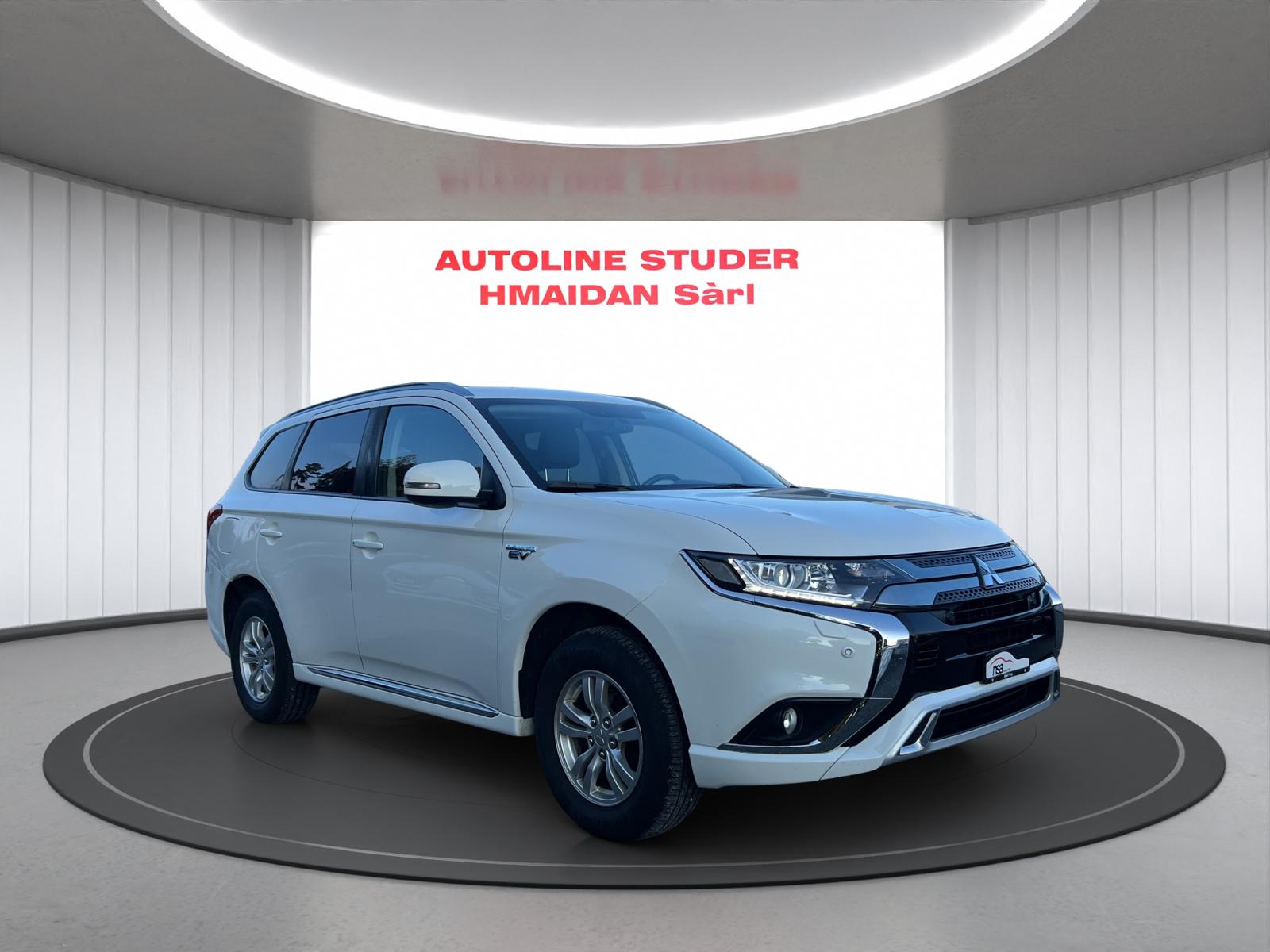 MITSUBISHI Outlander 2.4 PHEV Diamond 4WD Automatic-image-2