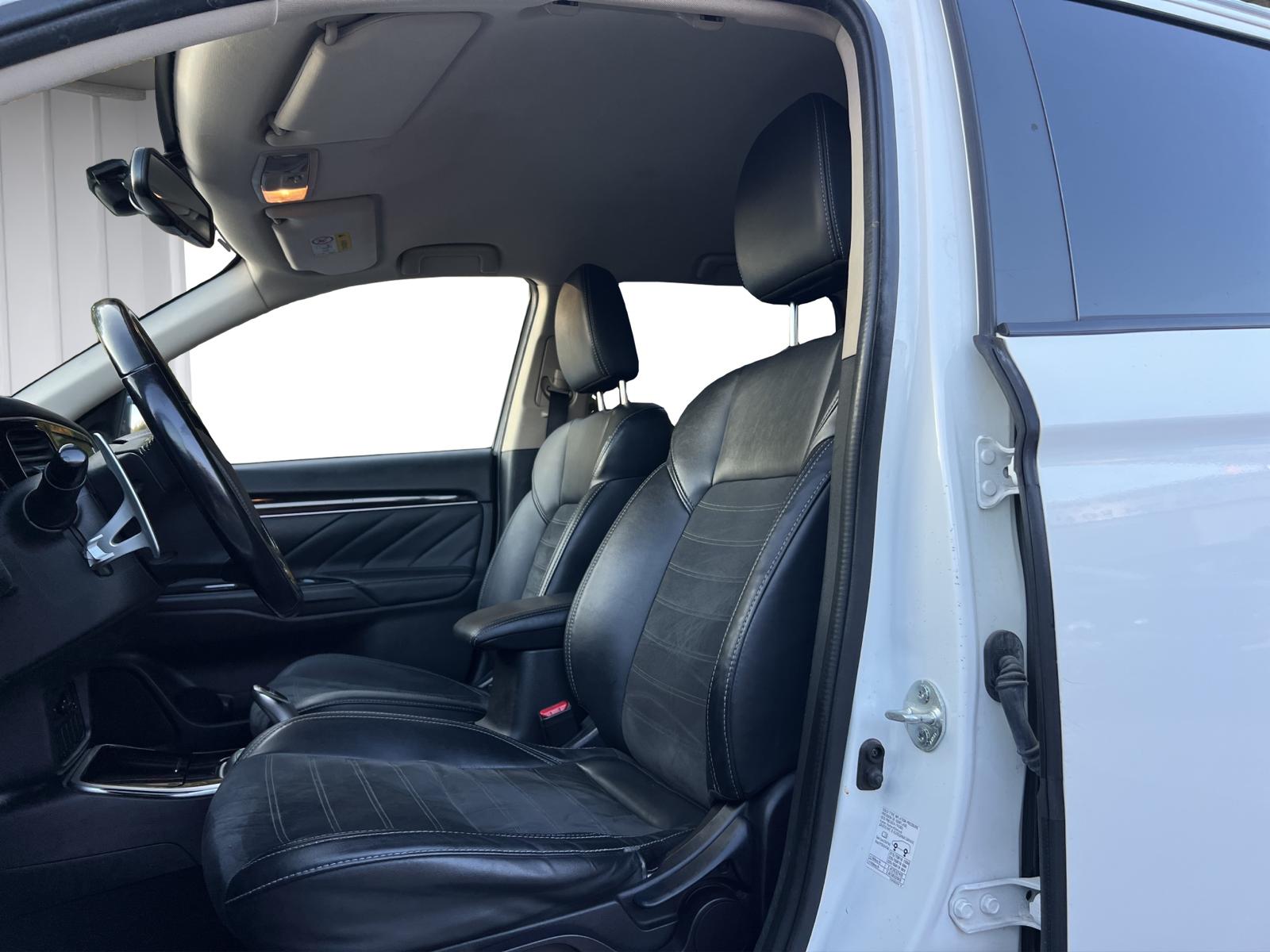 MITSUBISHI Outlander 2.4 PHEV Diamond 4WD Automatic-image-9