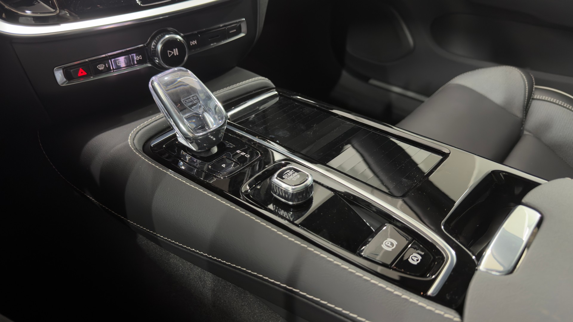 VOLVO V60 2.0 T6 TE Ultra Dark eAWD-image-11
