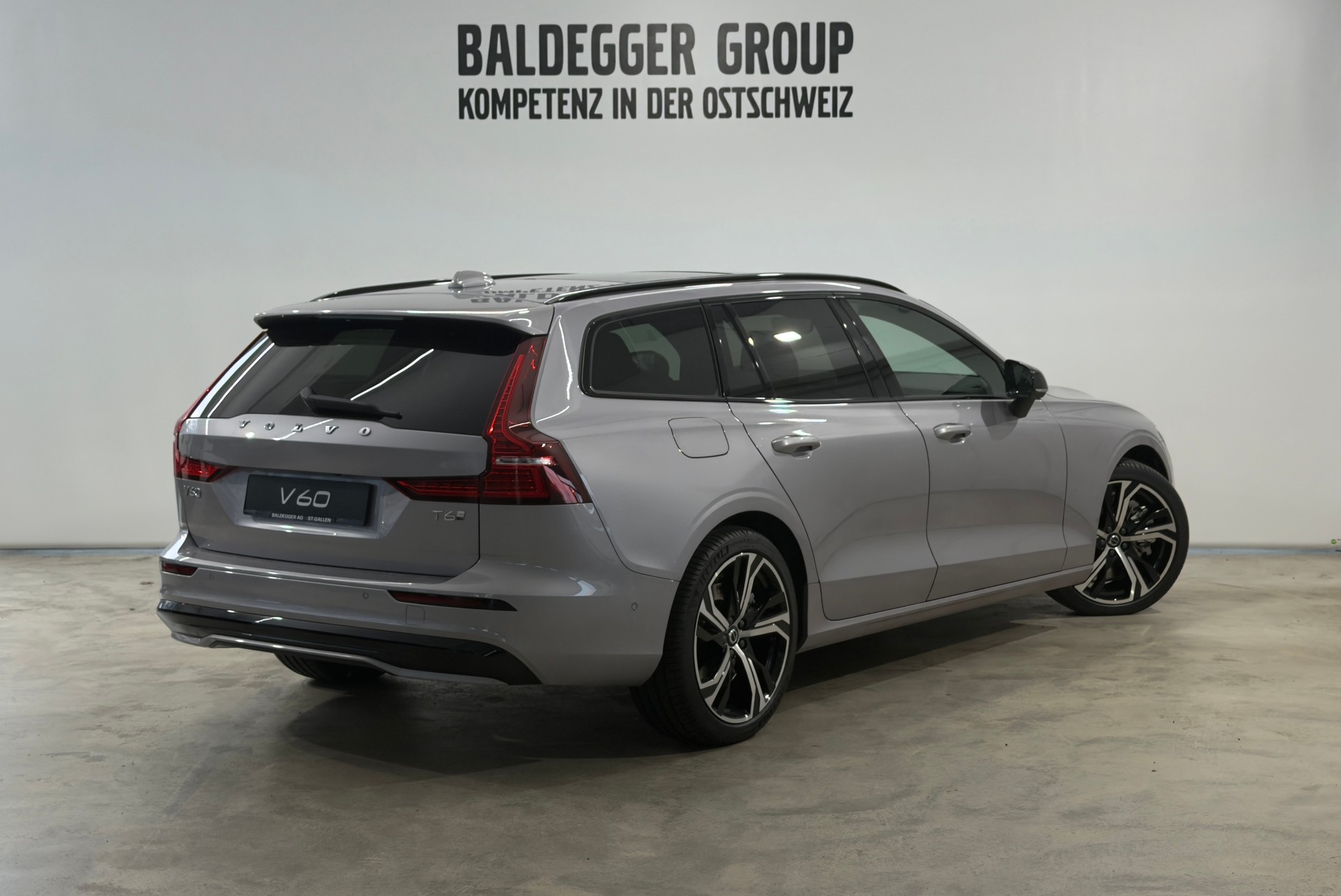 VOLVO V60 2.0 T6 TE Ultra Dark eAWD-image-2