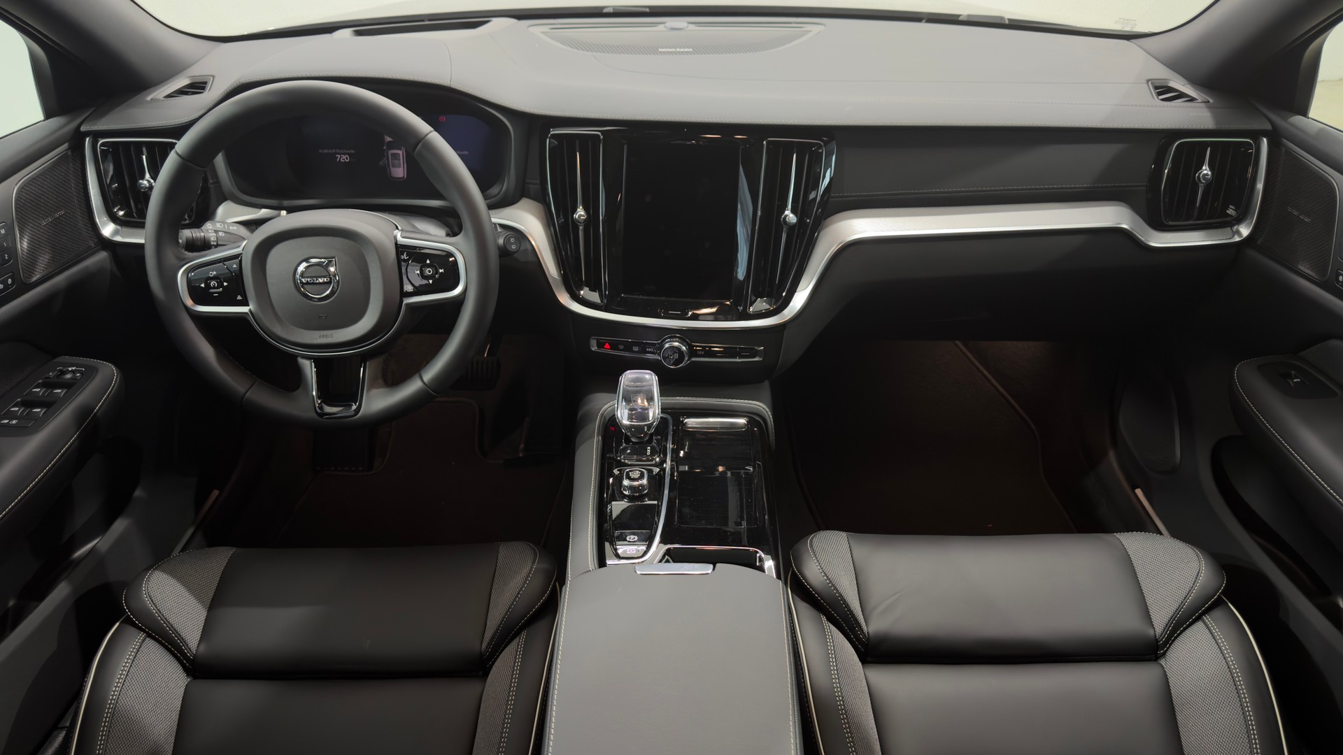 VOLVO V60 2.0 T6 TE Ultra Dark eAWD-image-4