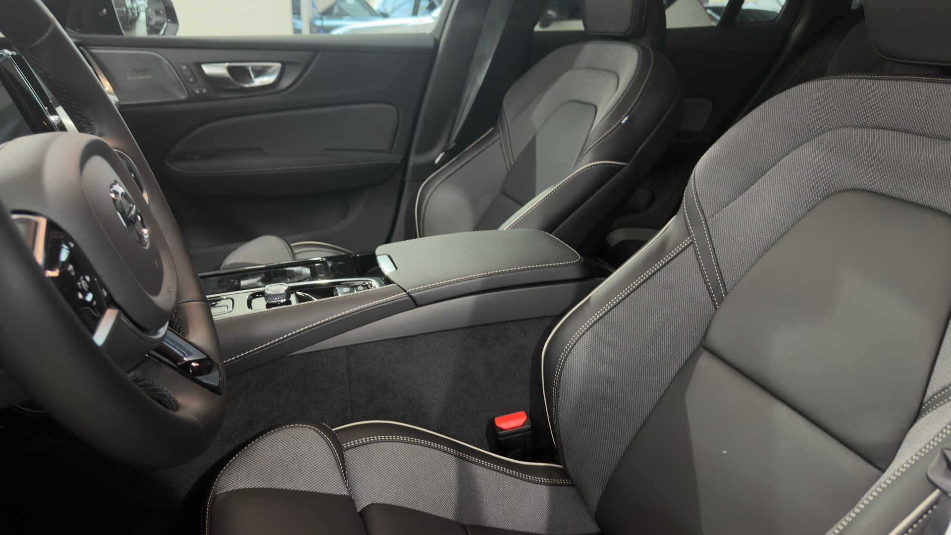 VOLVO V60 2.0 T6 TE Ultra Dark eAWD-image-13