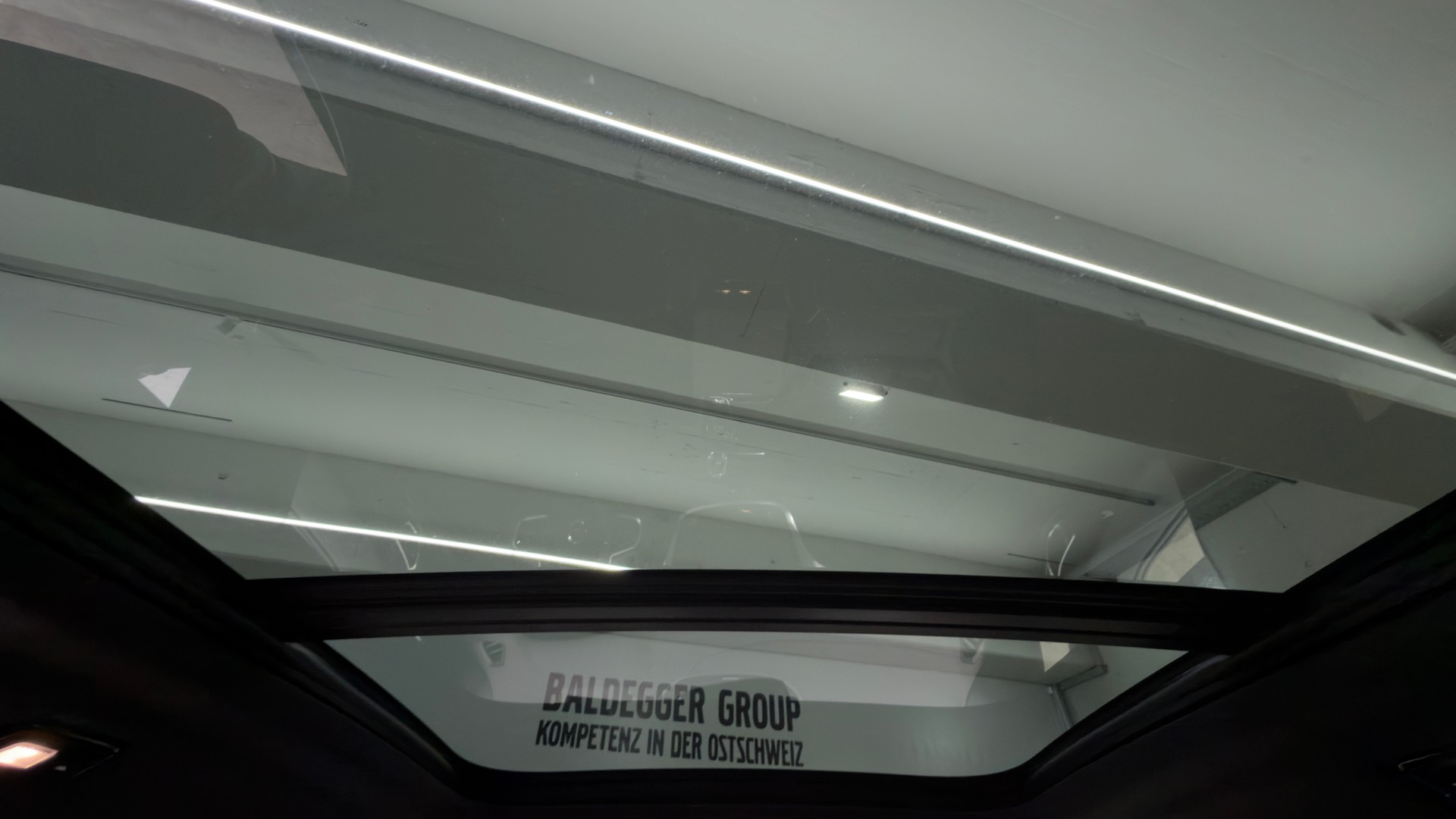 VOLVO V60 2.0 T6 TE Ultra Dark eAWD-image-9