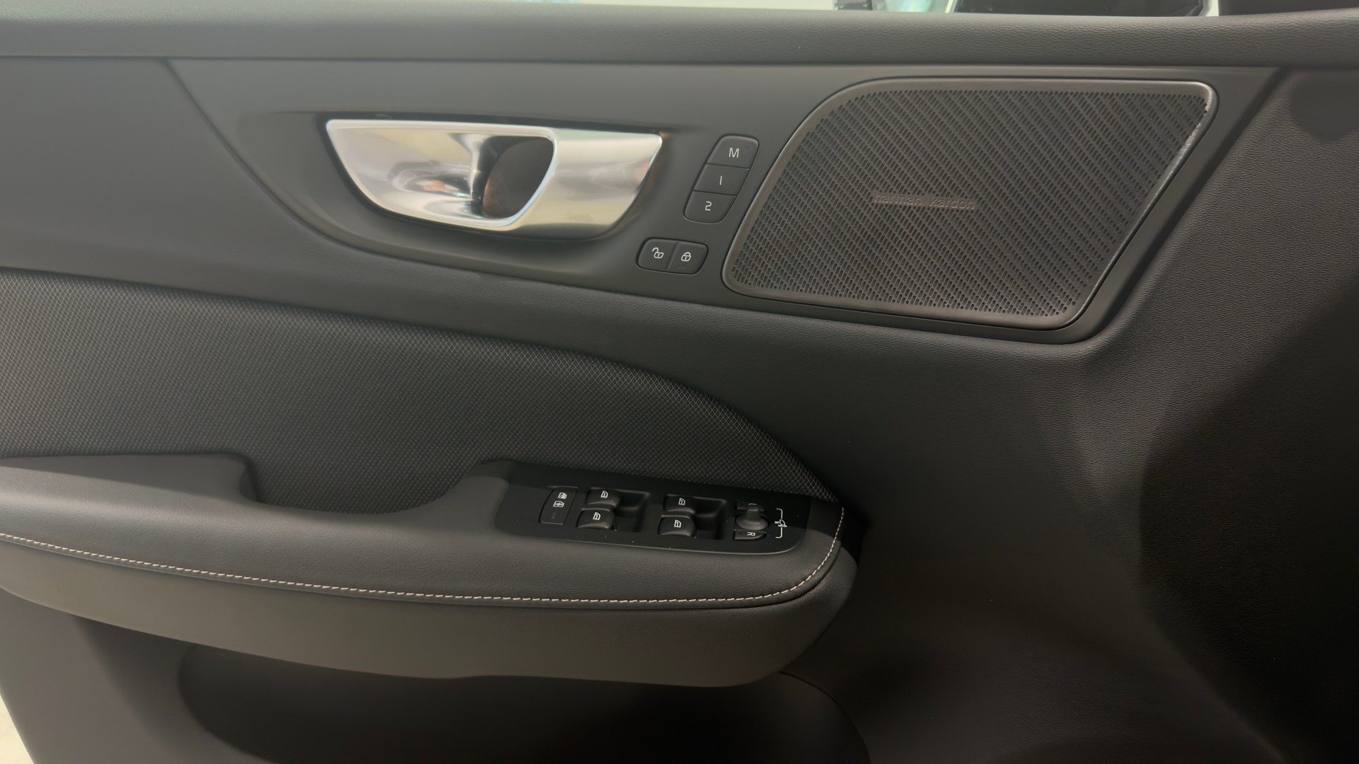 VOLVO V60 2.0 T6 TE Ultra Dark eAWD-image-10