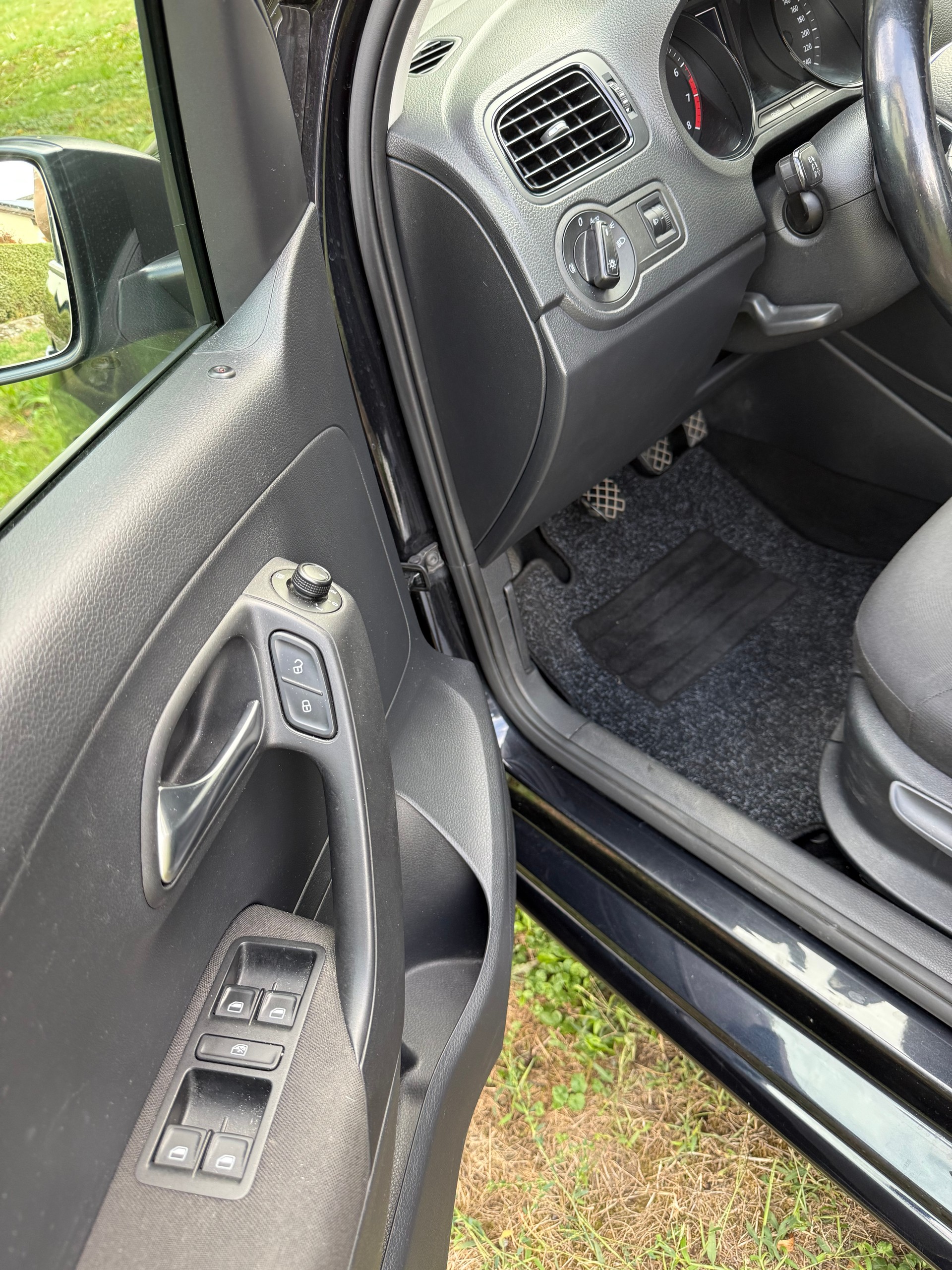 VW VW POLO 1.2 TSI (Frisch MFK 27.08.2026)-image-14