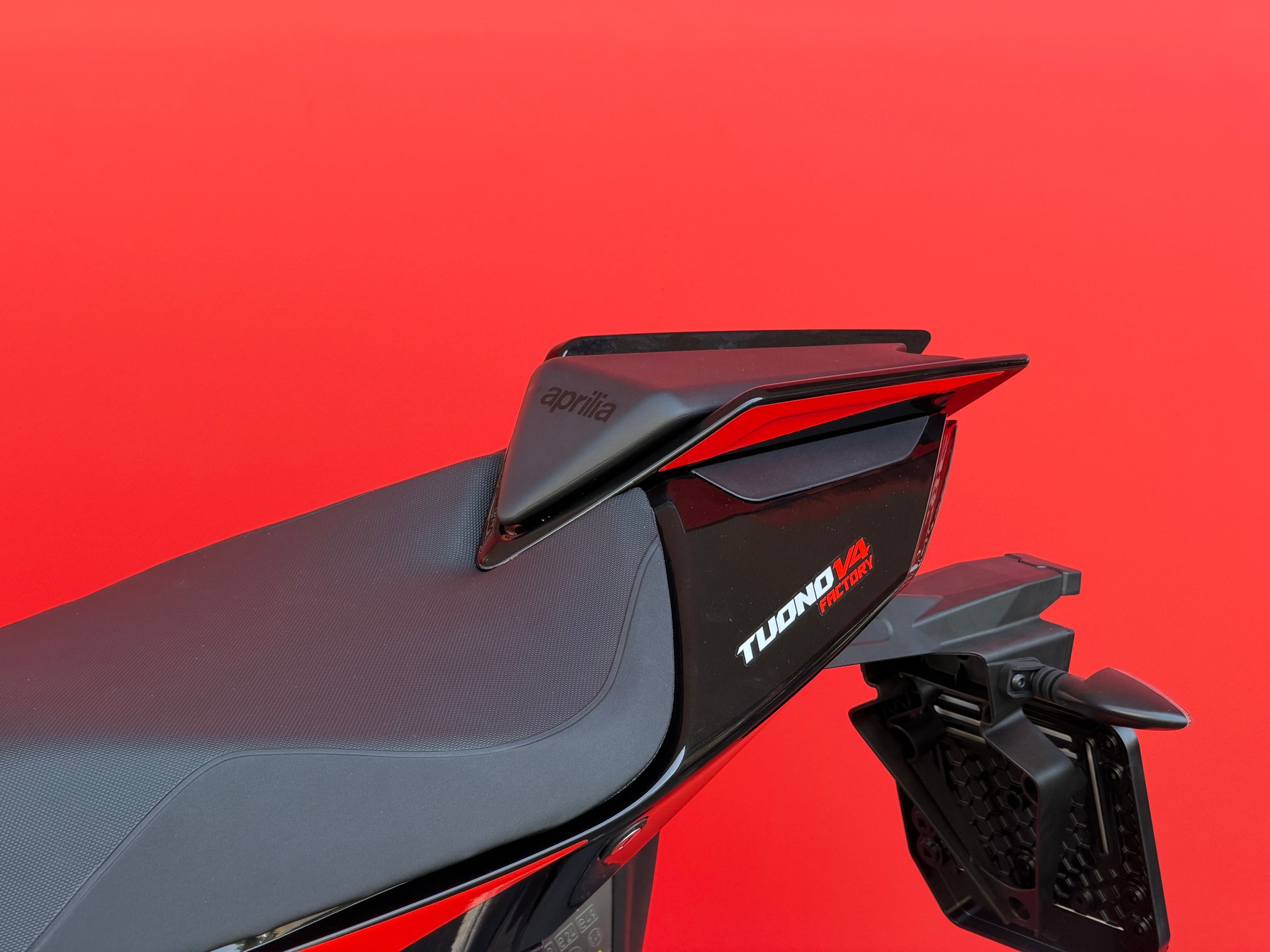 APRILIA Tuono V4 1100 Factory-image-4