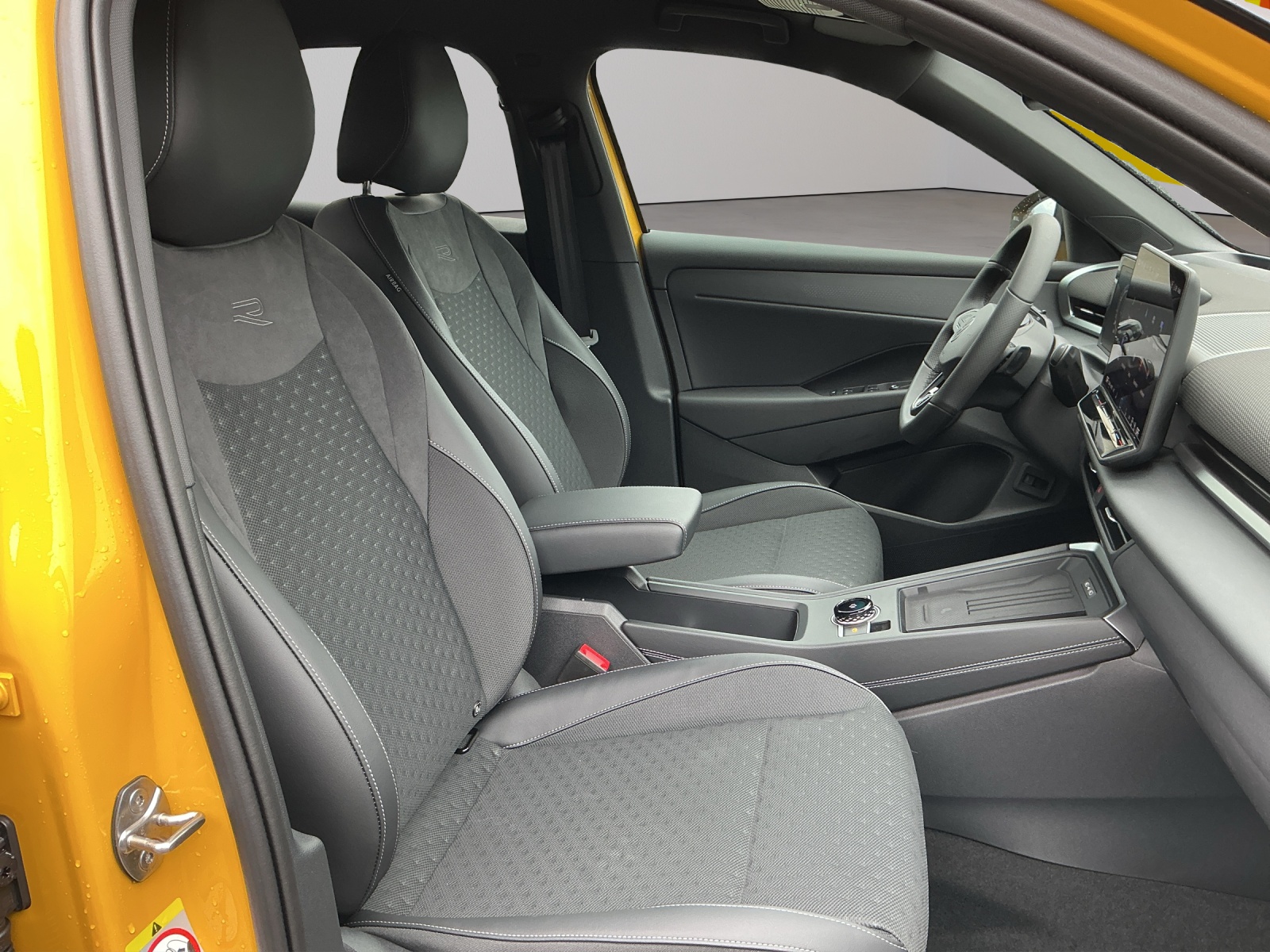 VW T-Roc 1.5 eTSI mHEV R-Line DSG-image-10