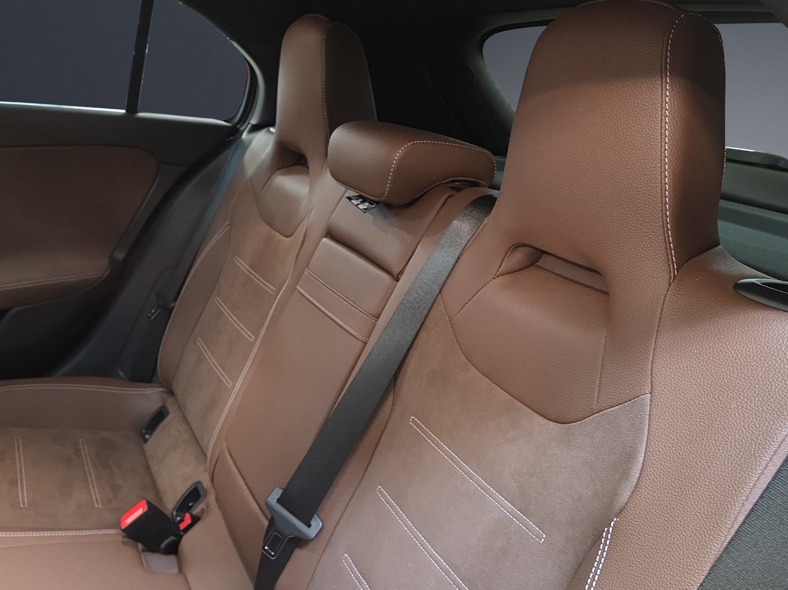 MERCEDES-BENZ A 200 7G-DCT-image-18