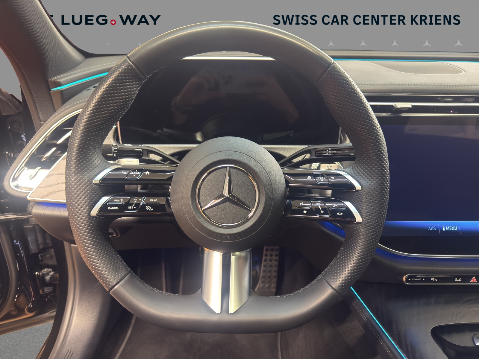 MERCEDES-BENZ E 450 d 4M - AMG / 360 Grad Kamera / Panorama-Dach / AHK / Digital Light-image-10
