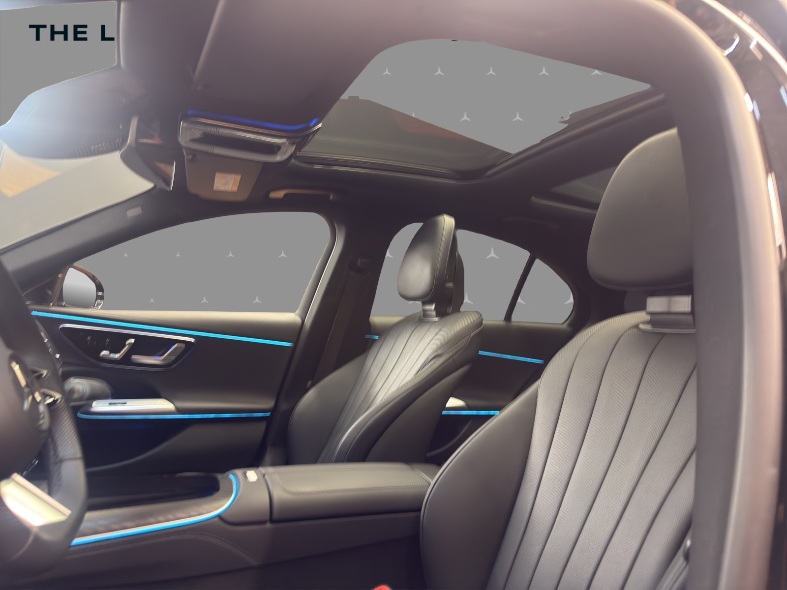 MERCEDES-BENZ E 450 d 4M - AMG / 360 Grad Kamera / Panorama-Dach / AHK / Digital Light-image-9
