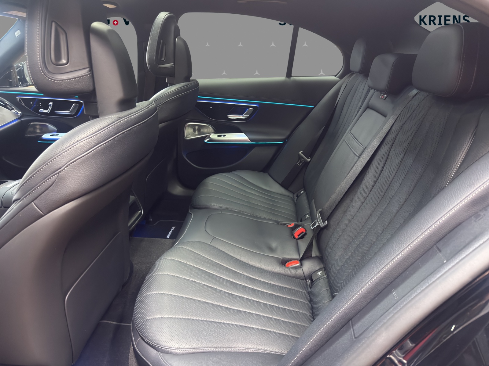 MERCEDES-BENZ E 450 d 4M - AMG / 360 Grad Kamera / Panorama-Dach / AHK / Digital Light-image-14