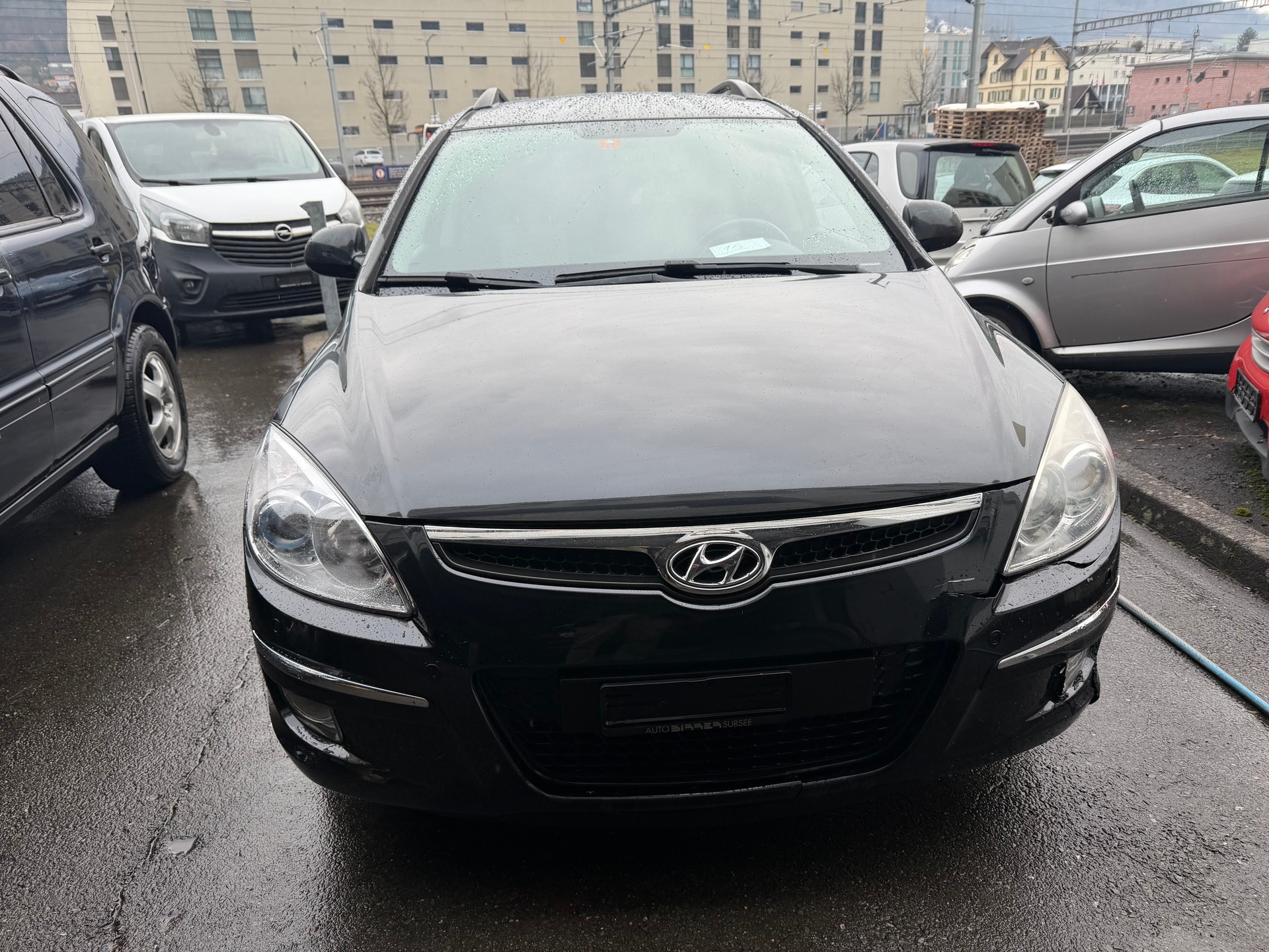 HYUNDAI i30 Wagon 1.6 CRDi Style Automatic-image-1