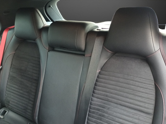 MERCEDES-BENZ A 250 Sport-image-9