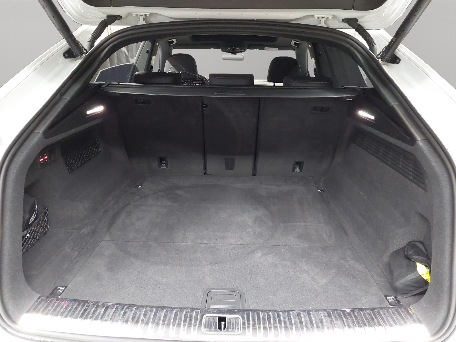 AUDI SQ8 TFSI quattro tiptronic-image-10