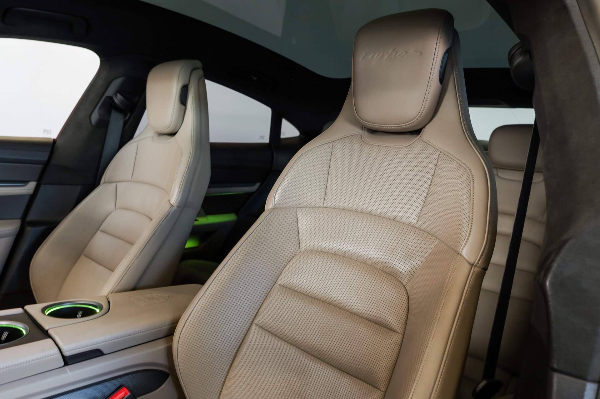 PORSCHE Taycan Turbo S-image-11