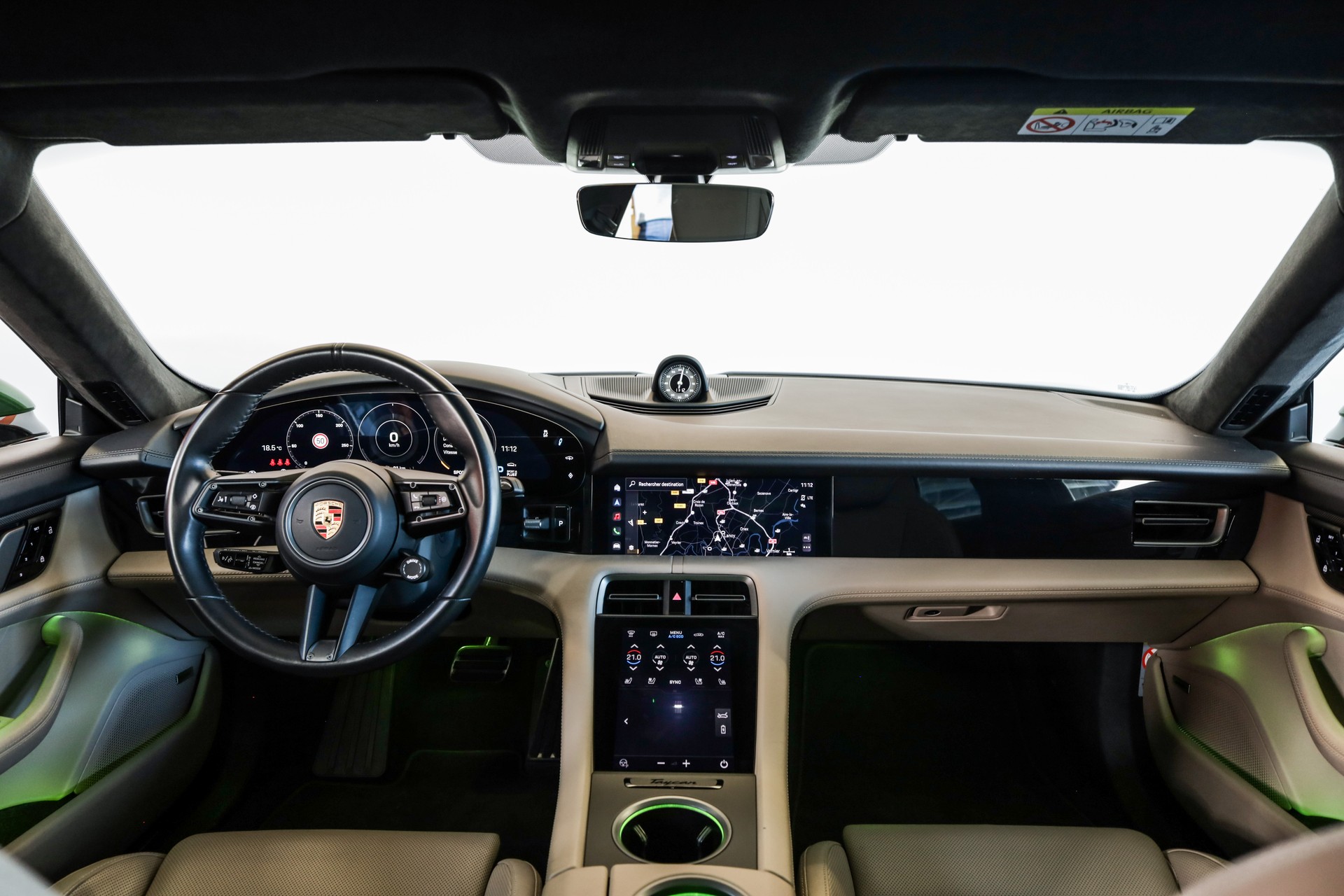 PORSCHE Taycan Turbo S-image-15