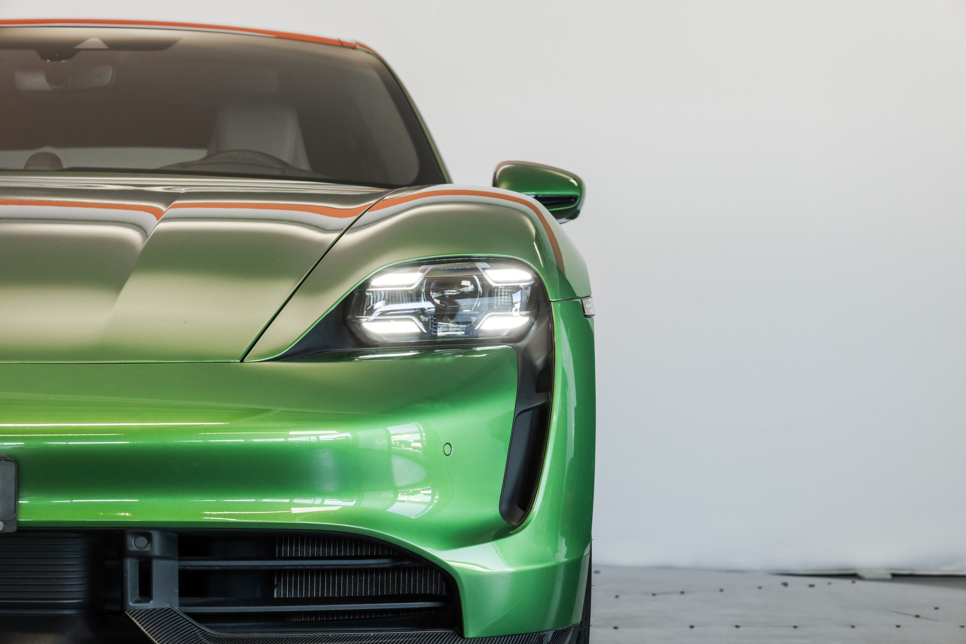 PORSCHE Taycan Turbo S-image-9