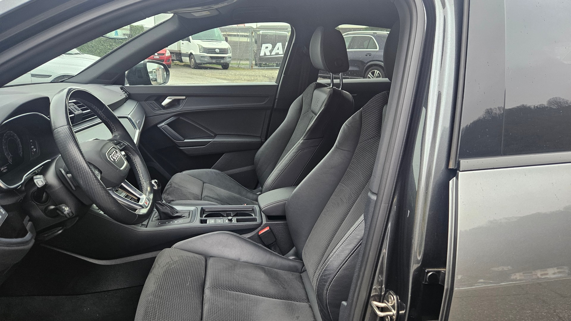 AUDI Q3 Sportback 40 TDI S line Attraction quattro S-tronic-image-4