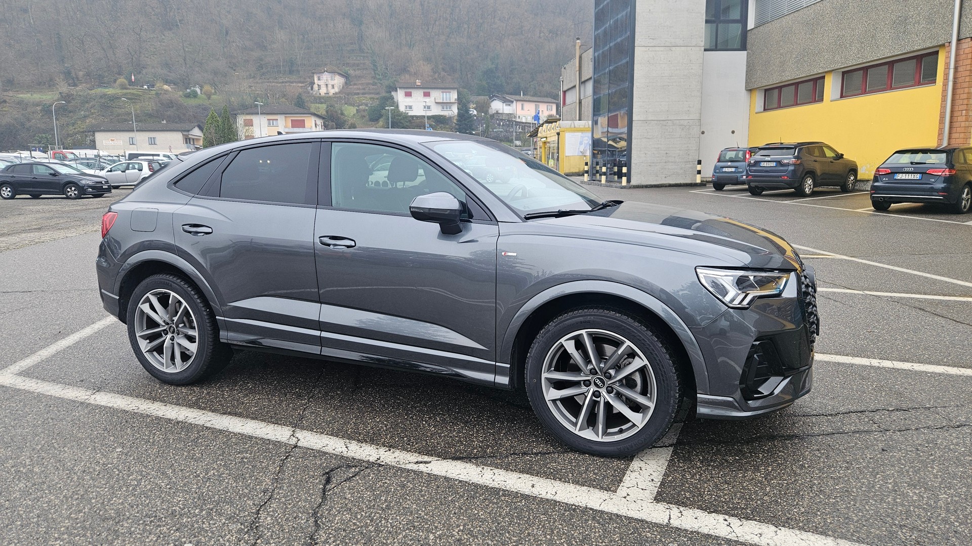 AUDI Q3 Sportback 40 TDI S line Attraction quattro S-tronic-image-1