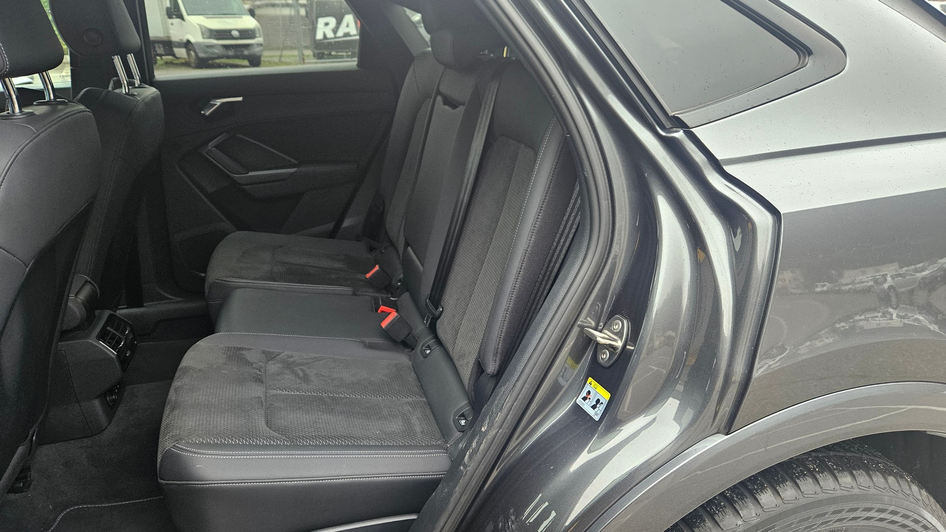 AUDI Q3 Sportback 40 TDI S line Attraction quattro S-tronic-image-6