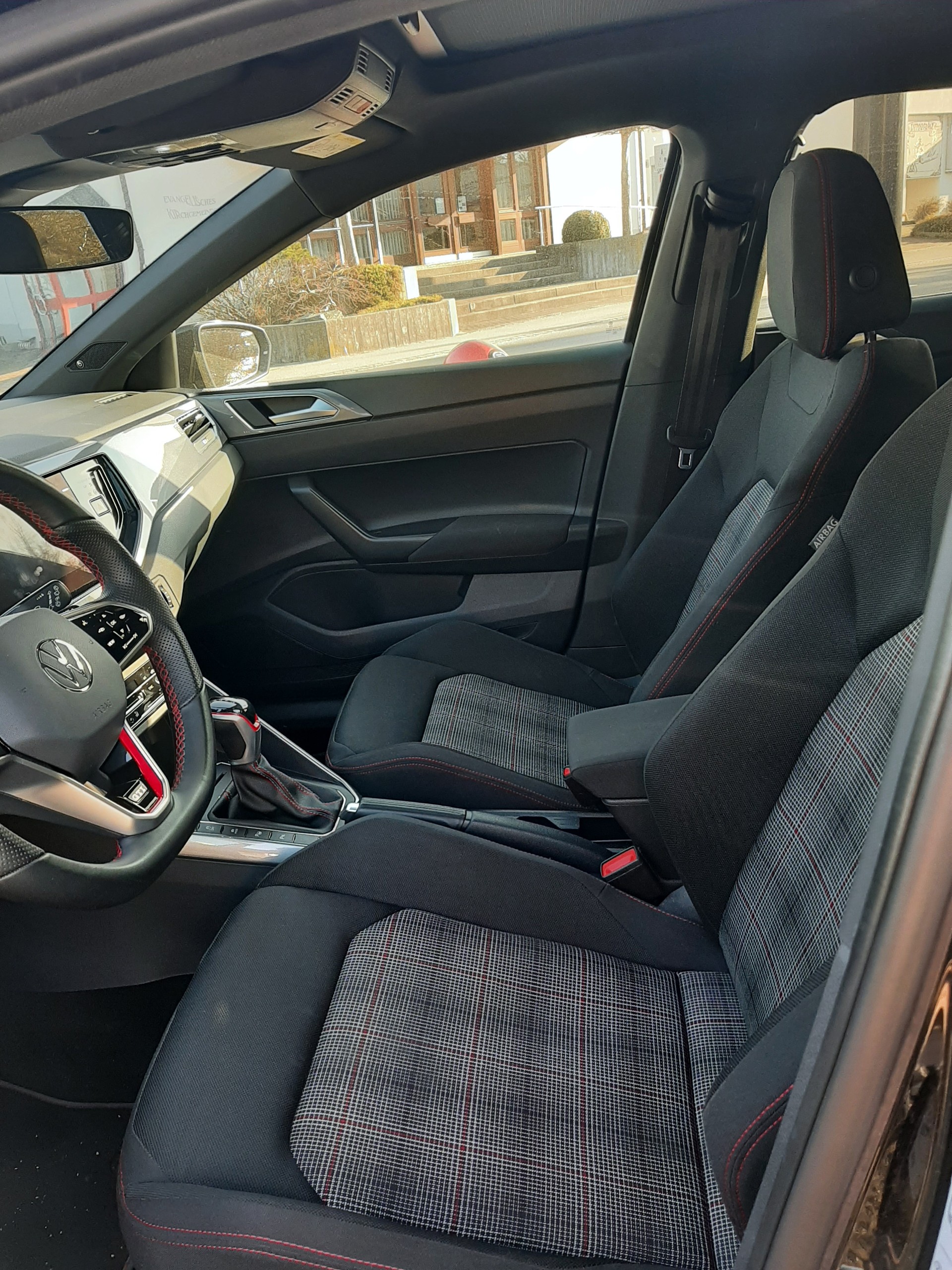 VW Polo 2.0 TSI GTI DSG-image-9