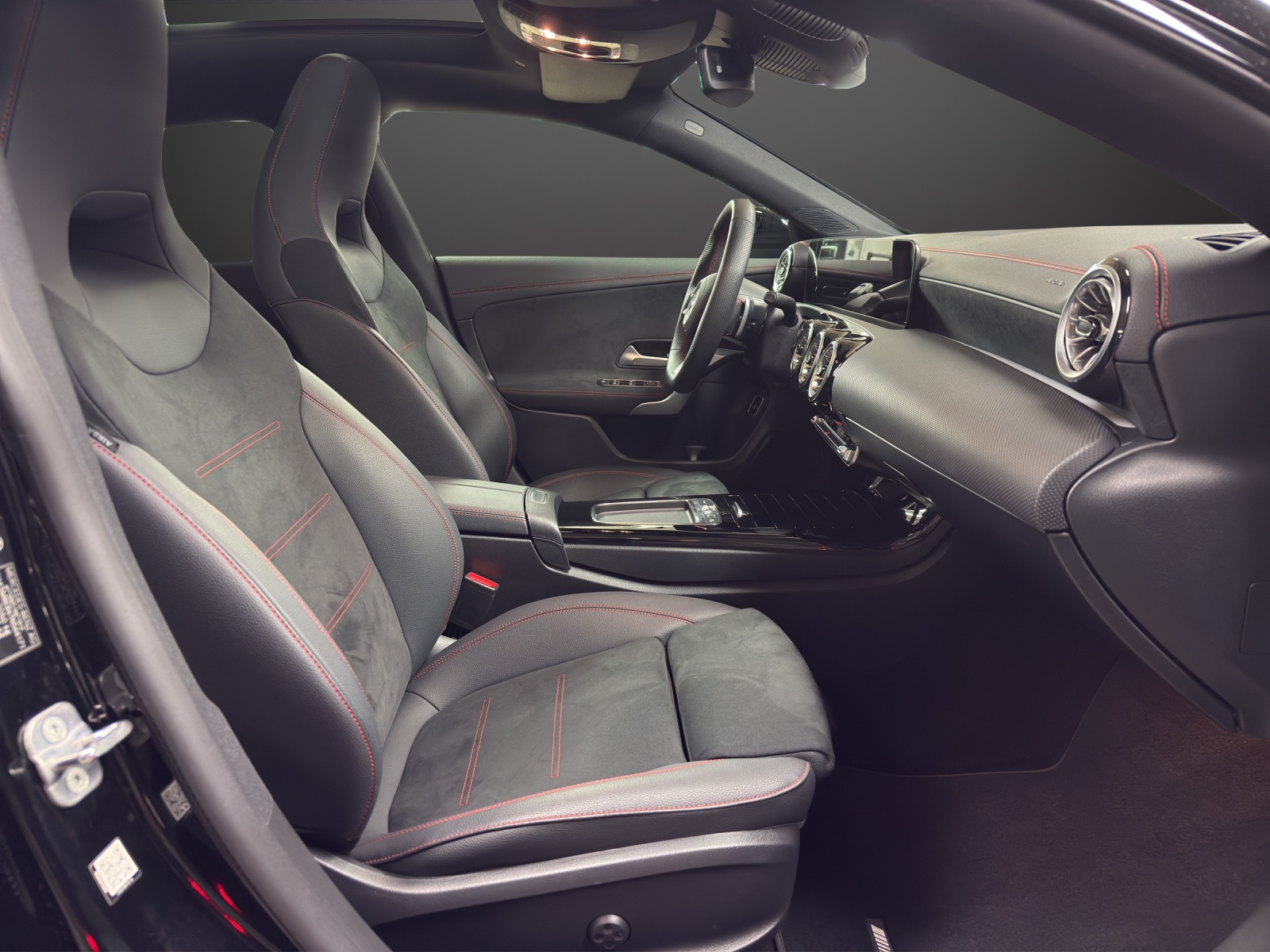MERCEDES-BENZ CLA SB 180 7G-DCT-image-11