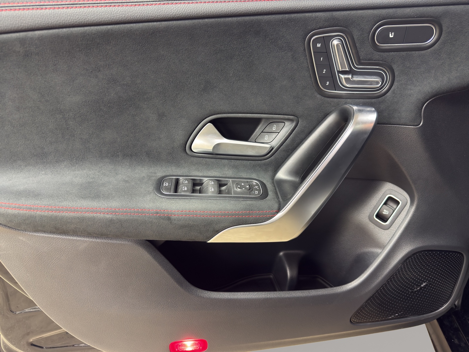 MERCEDES-BENZ CLA SB 180 7G-DCT-image-12