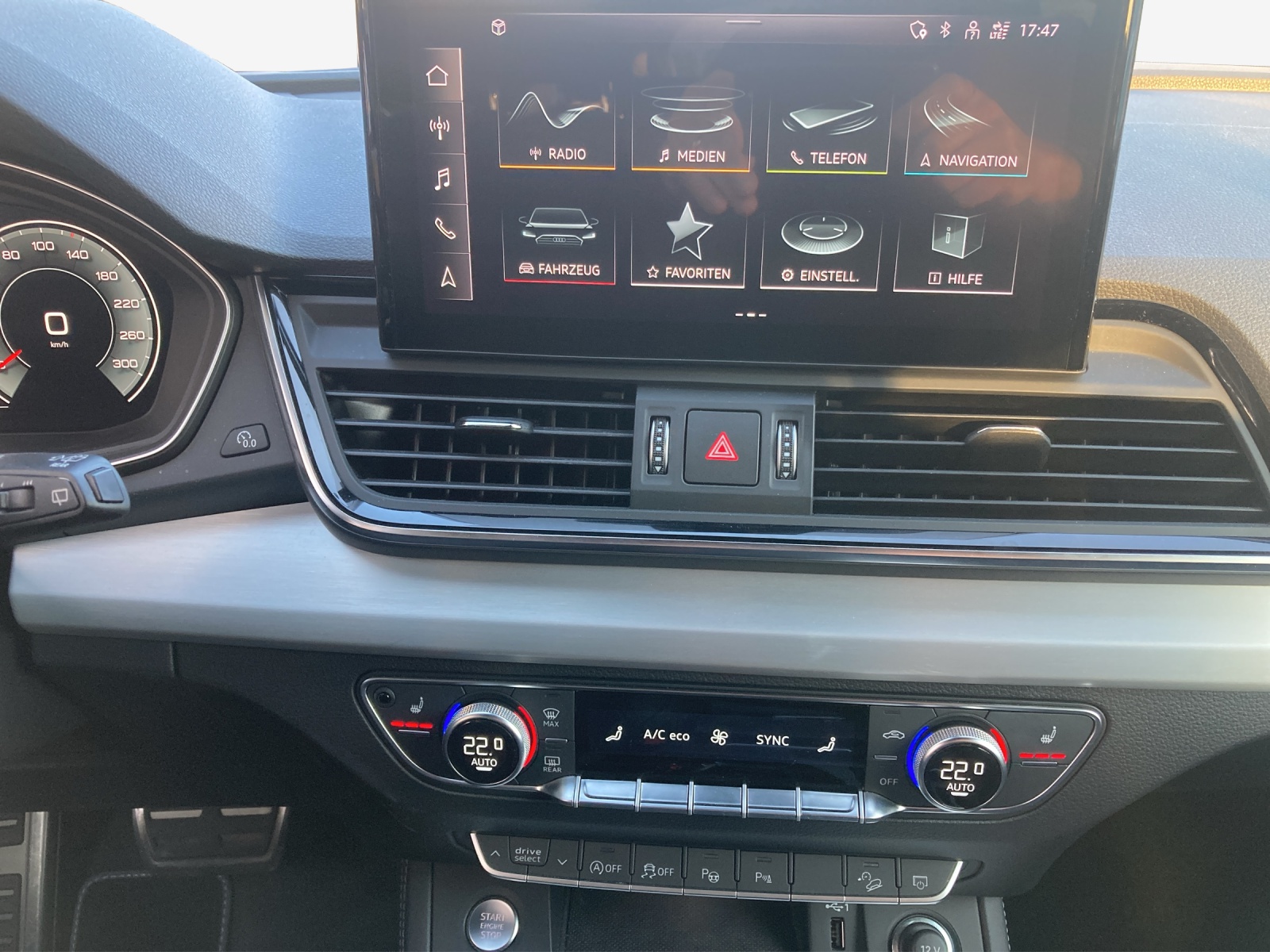 AUDI Q5 Sportback 40 TDI Blackedition quattro S-tronic-image-10