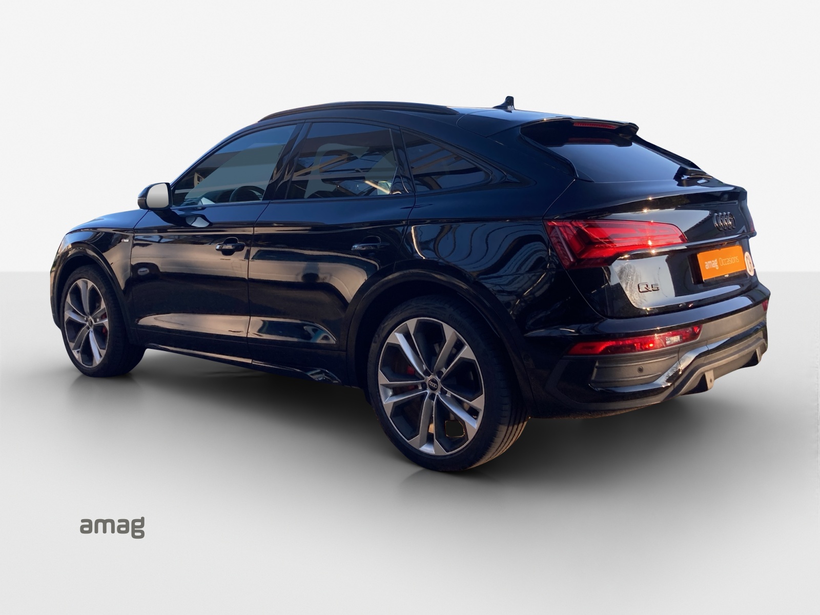 AUDI Q5 Sportback 40 TDI Blackedition quattro S-tronic-image-2