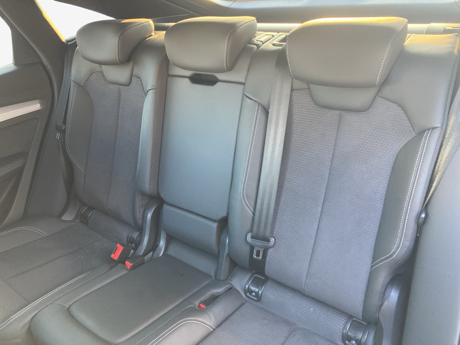 AUDI Q5 Sportback 40 TDI Blackedition quattro S-tronic-image-11