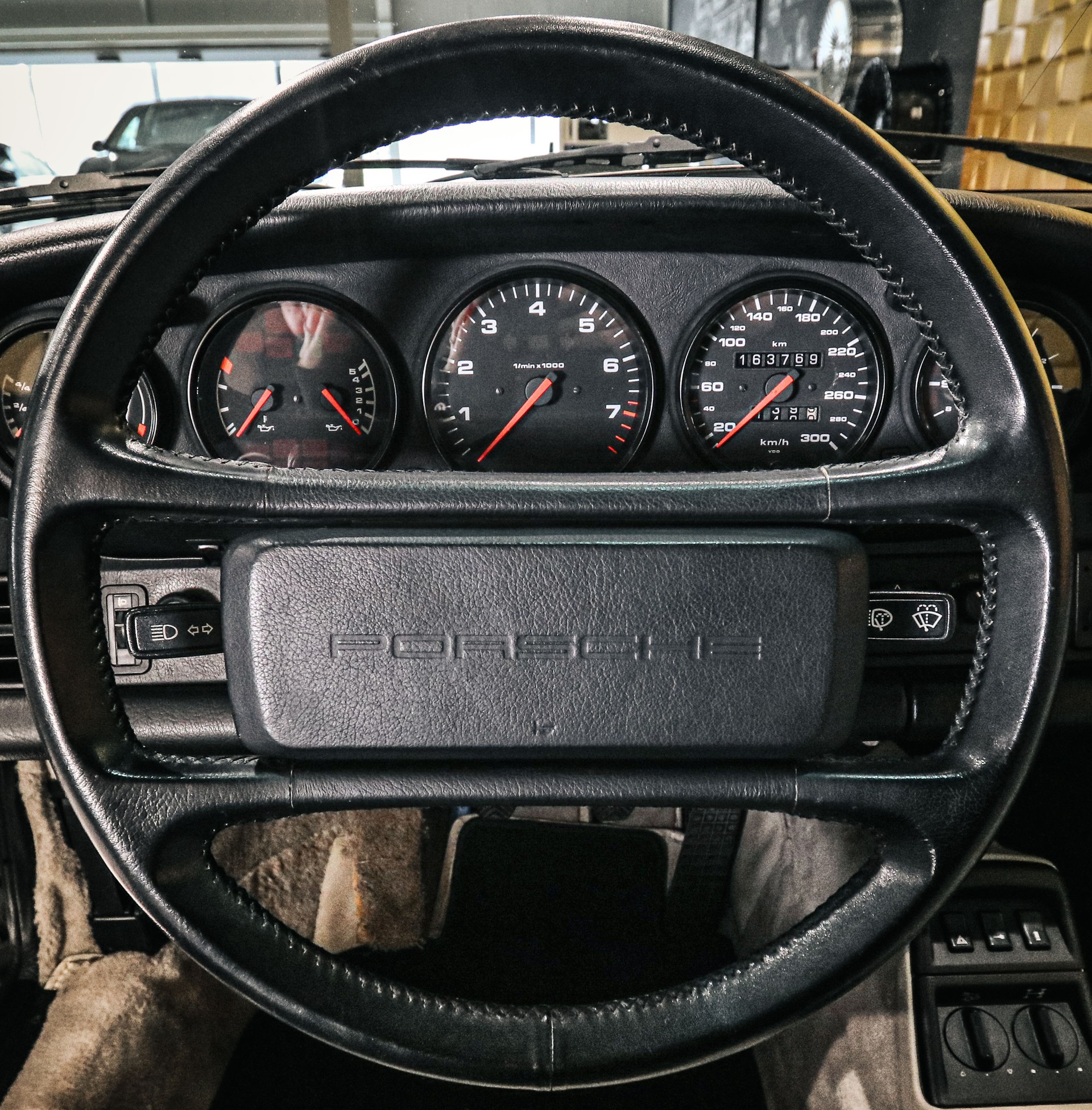 PORSCHE 911 964 Carrera 4-image-16