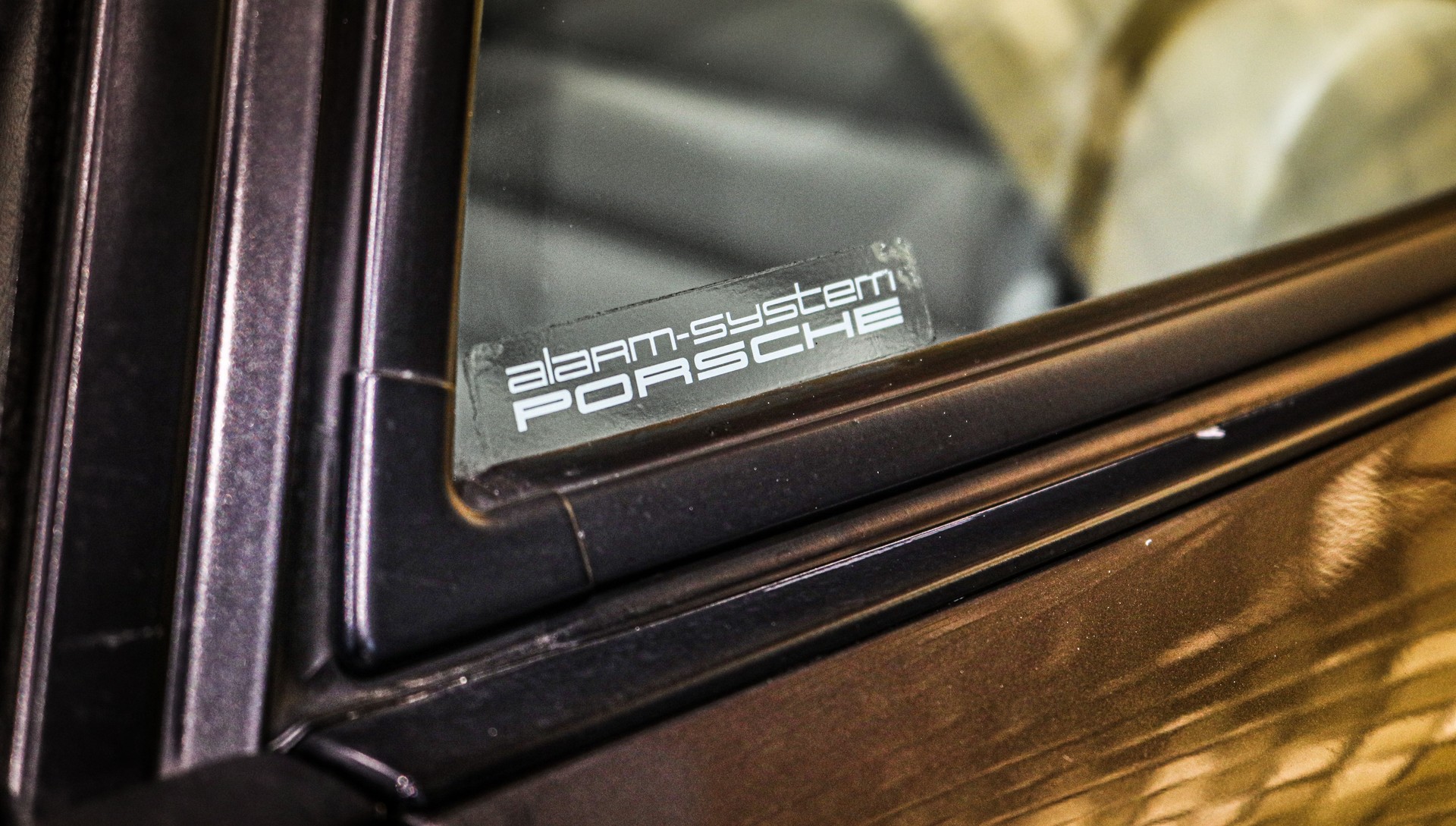 PORSCHE 911 964 Carrera 4-image-9