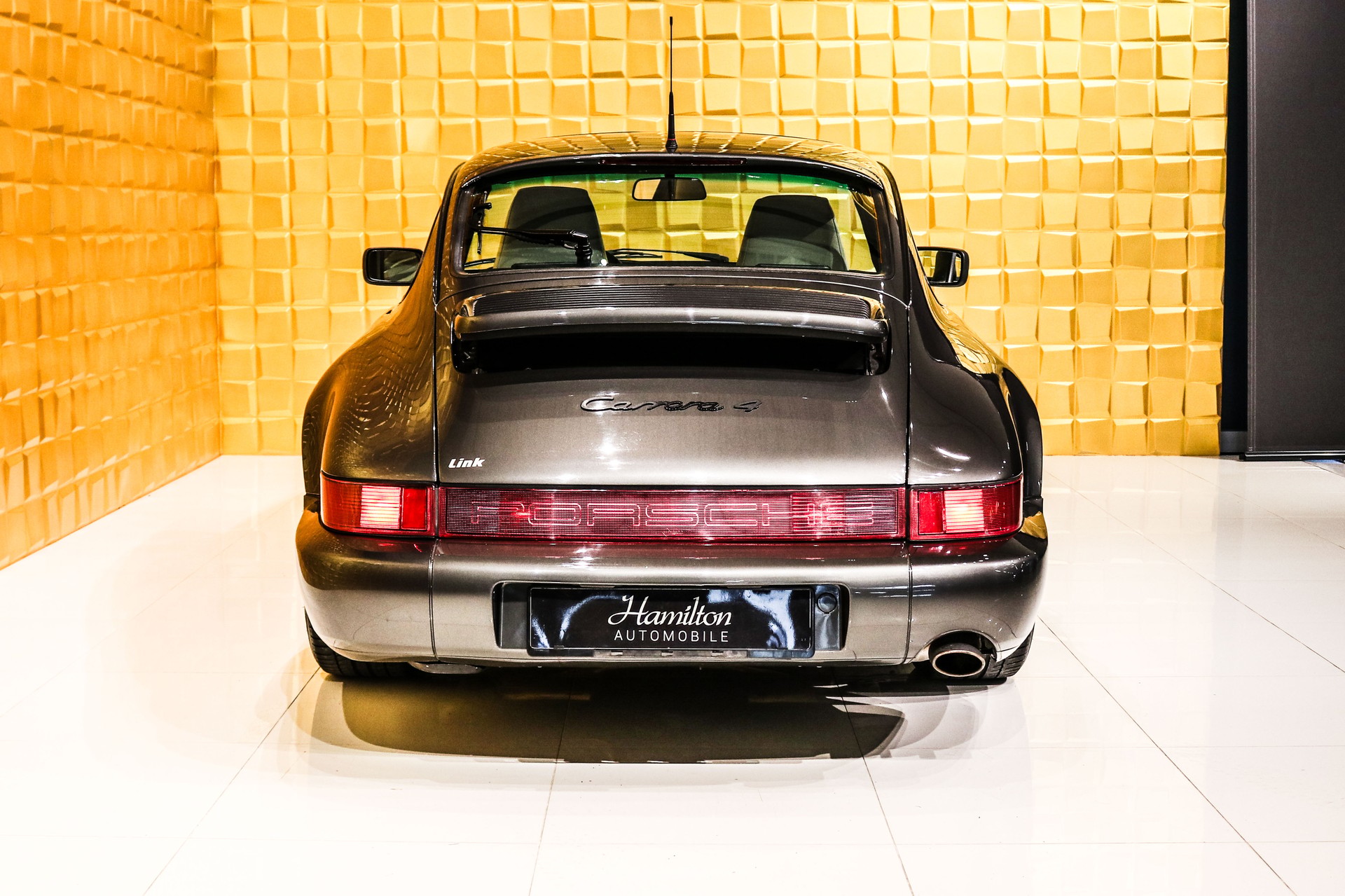 PORSCHE 911 964 Carrera 4-image-6